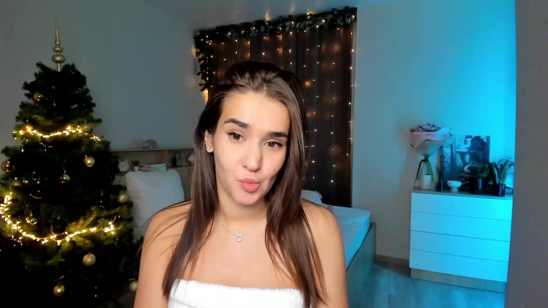 Gallery image thumbnail from Ellies_Smile's myfreecams stream on, 12/08/2023, 13:51 image 17 of 20