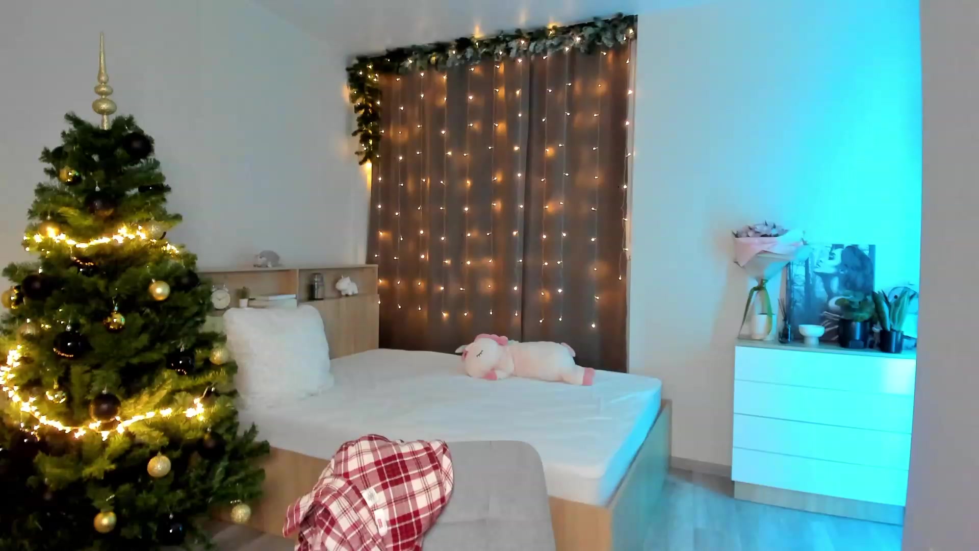Gallery image thumbnail from Ellies_Smile's myfreecams stream on, 12/08/2023, 13:51 image 10 of 20