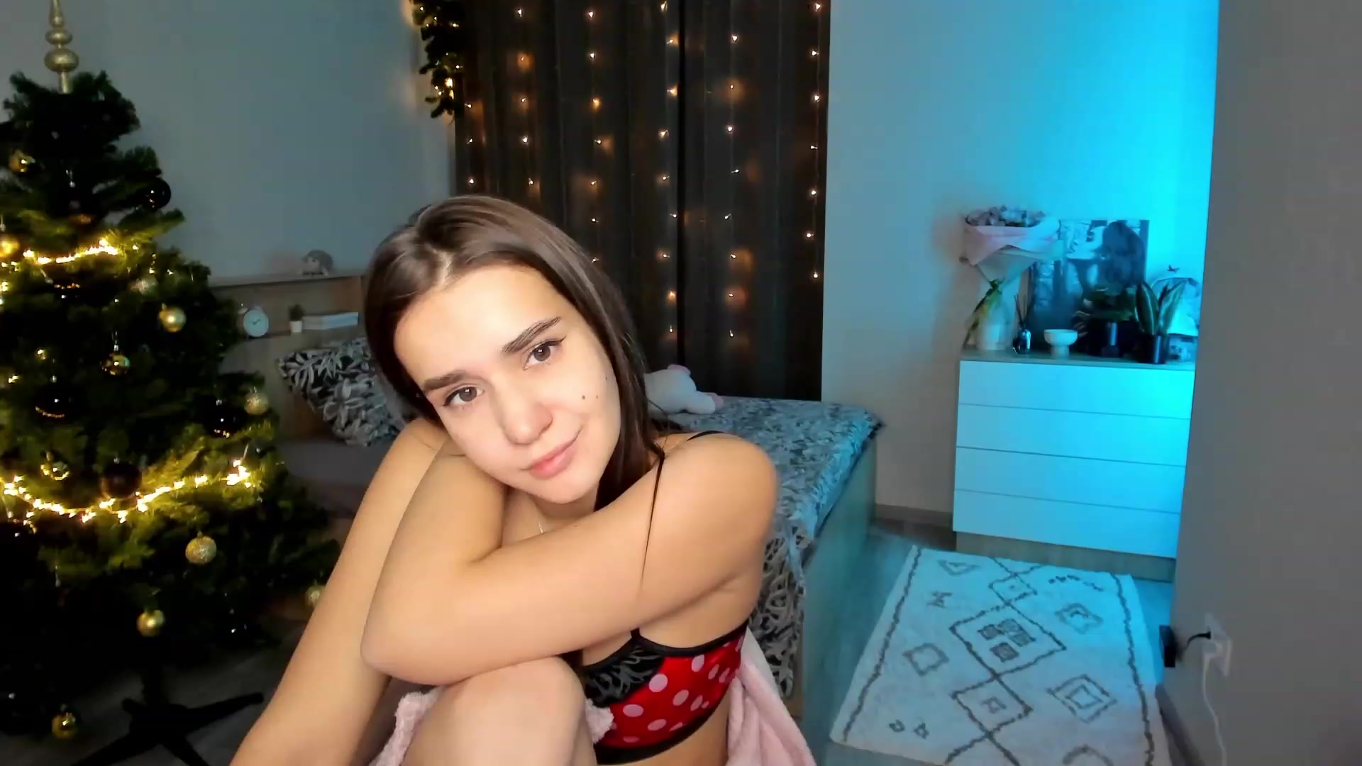 Gallery image thumbnail from Ellies_Smile's myfreecams stream on, 12/14/2023, 15:21 image 3 of 20