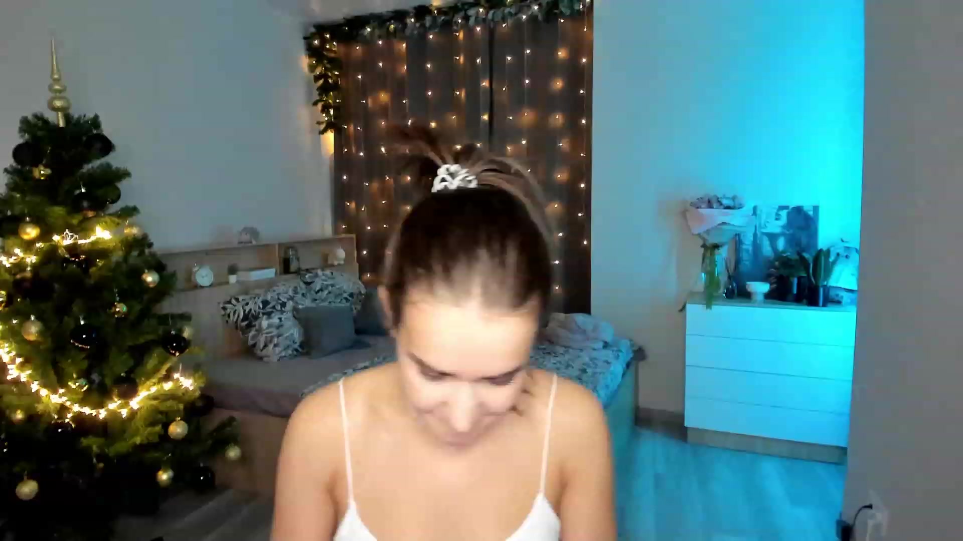 Gallery image thumbnail from Ellies_Smile's myfreecams stream on, 12/15/2023, 13:58 image 17 of 20