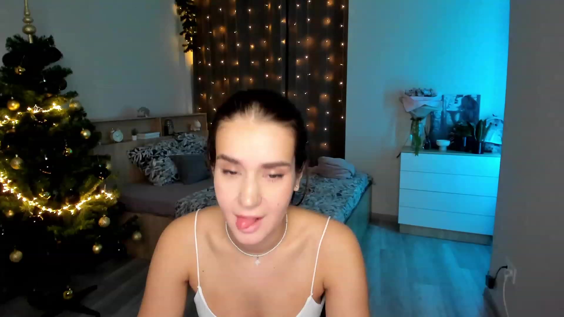 Gallery image thumbnail from Ellies_Smile's myfreecams stream on, 12/15/2023, 13:58 image 1 of 20