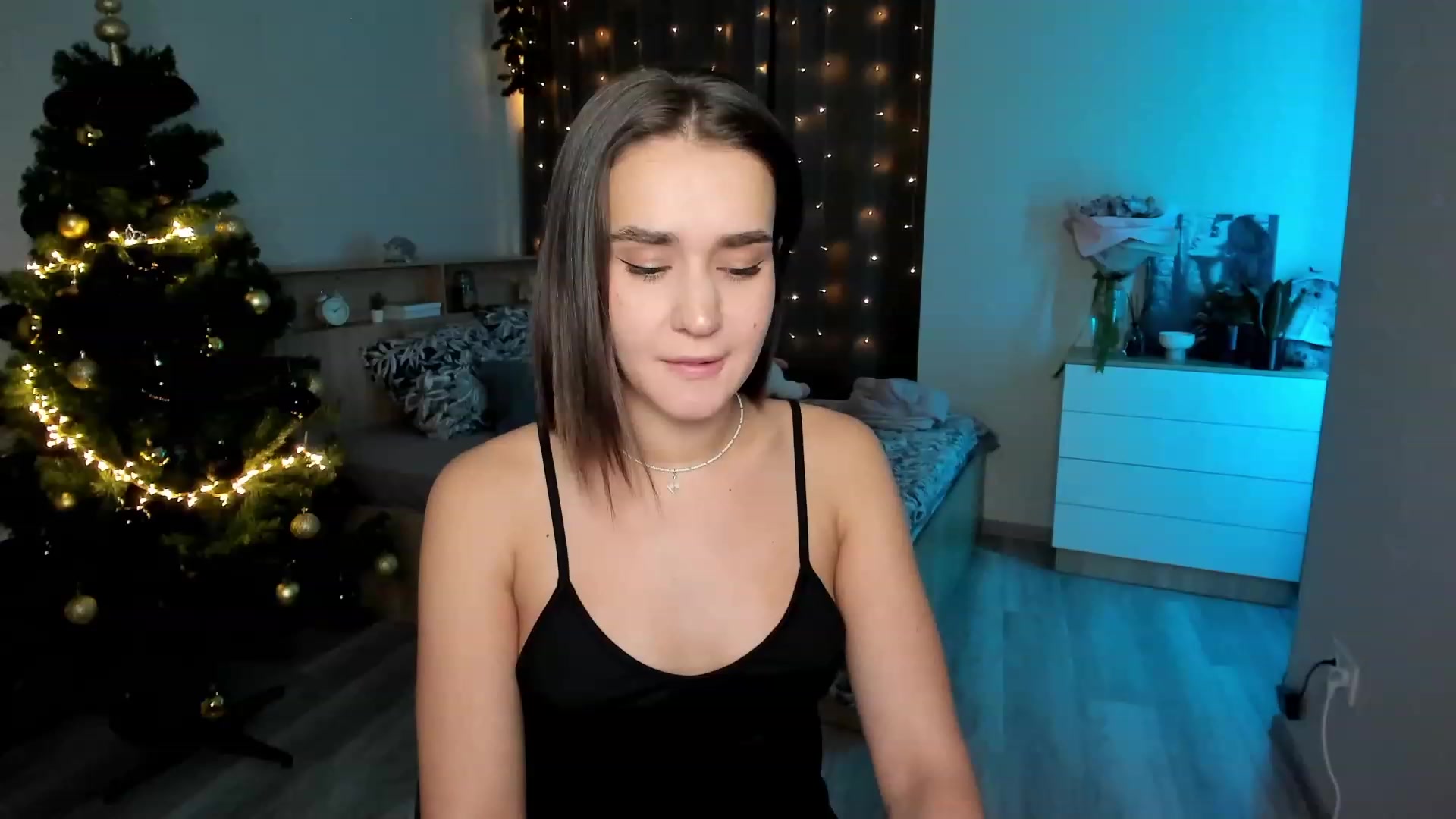 Gallery image thumbnail from Ellies_Smile's myfreecams stream on, 12/16/2023, 15:50 image 12 of 20