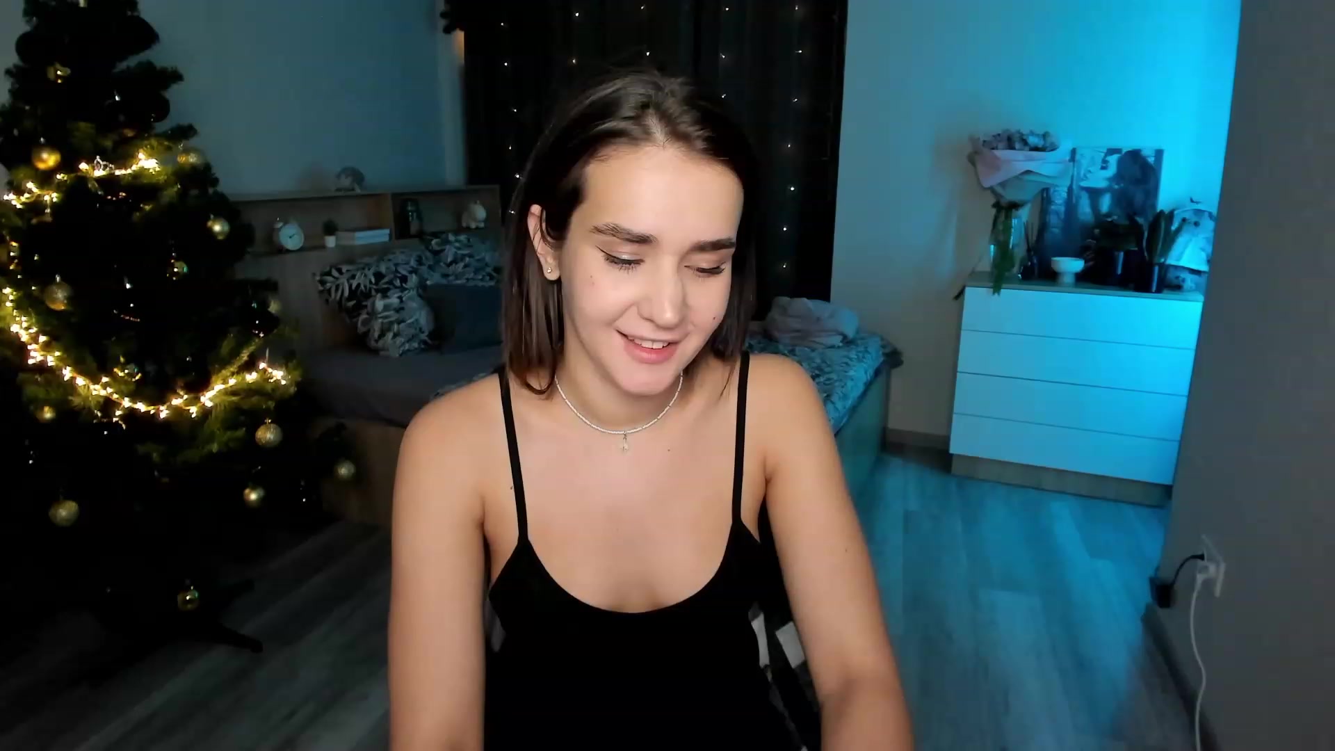 Gallery image thumbnail from Ellies_Smile's myfreecams stream on, 12/16/2023, 15:50 image 18 of 20