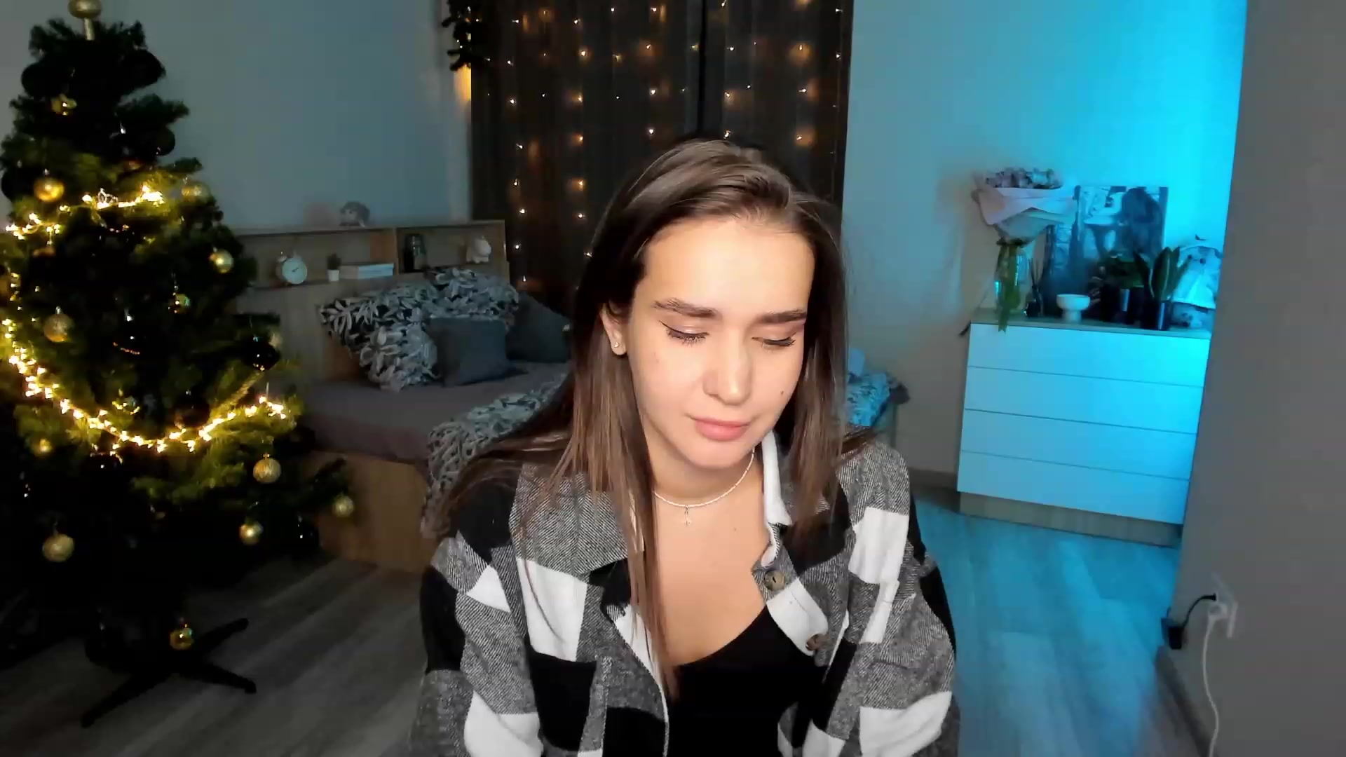Gallery image thumbnail from Ellies_Smile's myfreecams stream on, 12/16/2023, 15:50 image 6 of 20