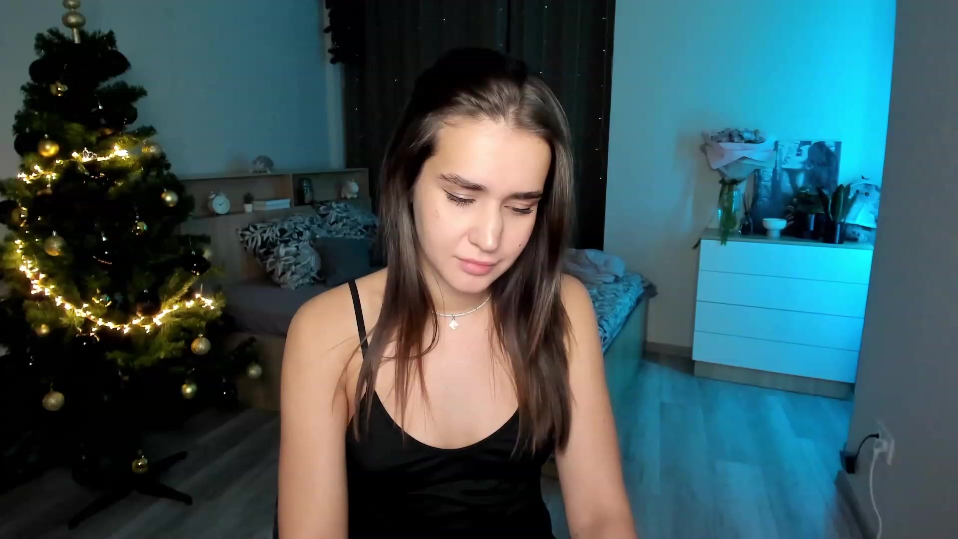 Gallery image thumbnail from Ellies_Smile's myfreecams stream on, 12/16/2023, 15:50 image 13 of 20