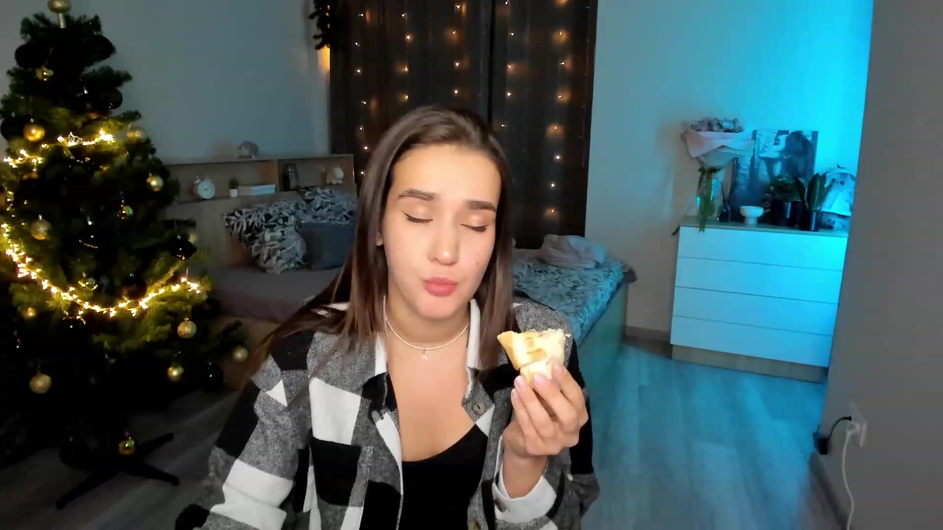 Gallery image thumbnail from Ellies_Smile's myfreecams stream on, 12/16/2023, 15:50 image 1 of 20
