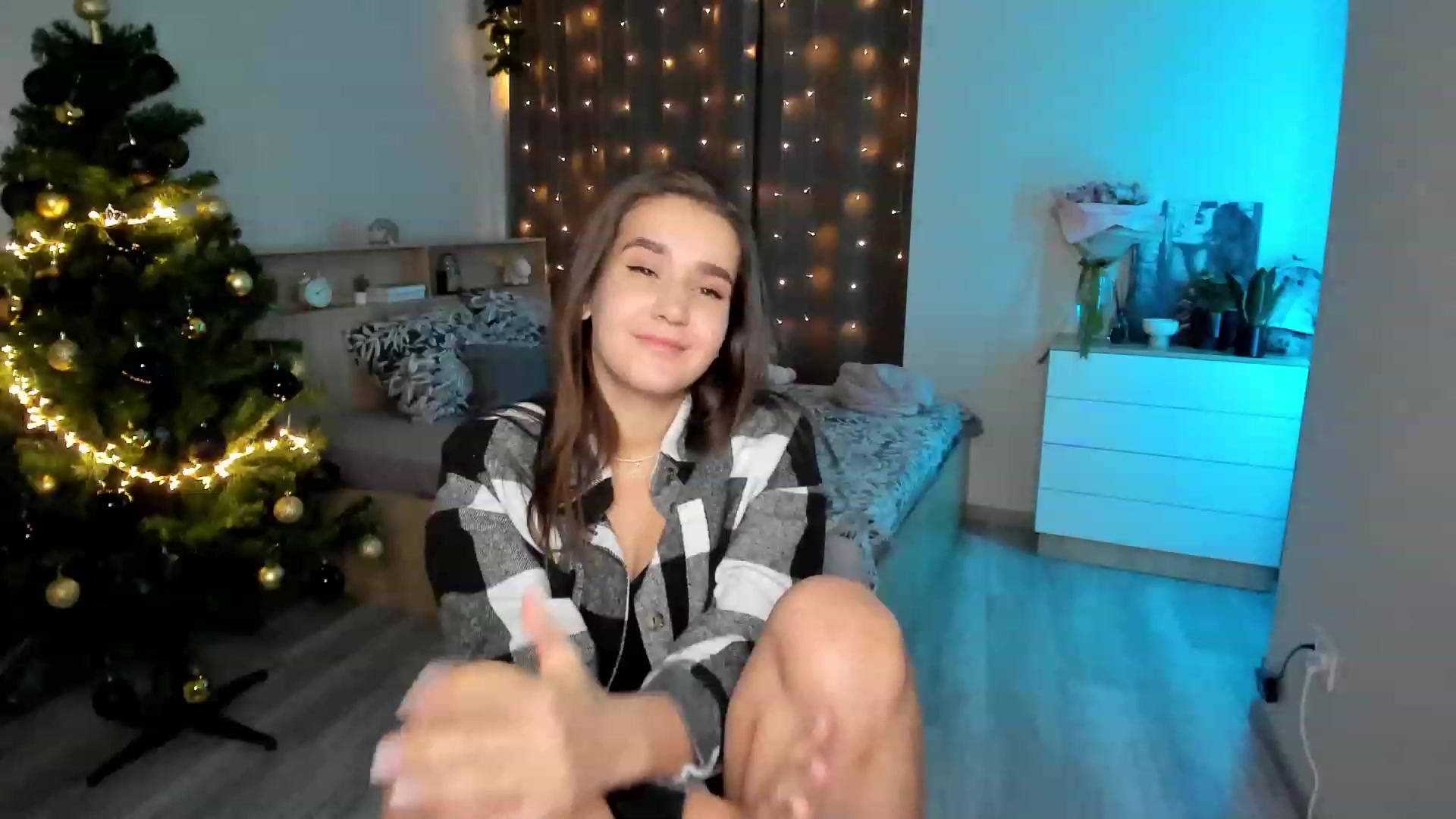 Gallery image thumbnail from Ellies_Smile's myfreecams stream on, 12/16/2023, 15:50 image 4 of 20