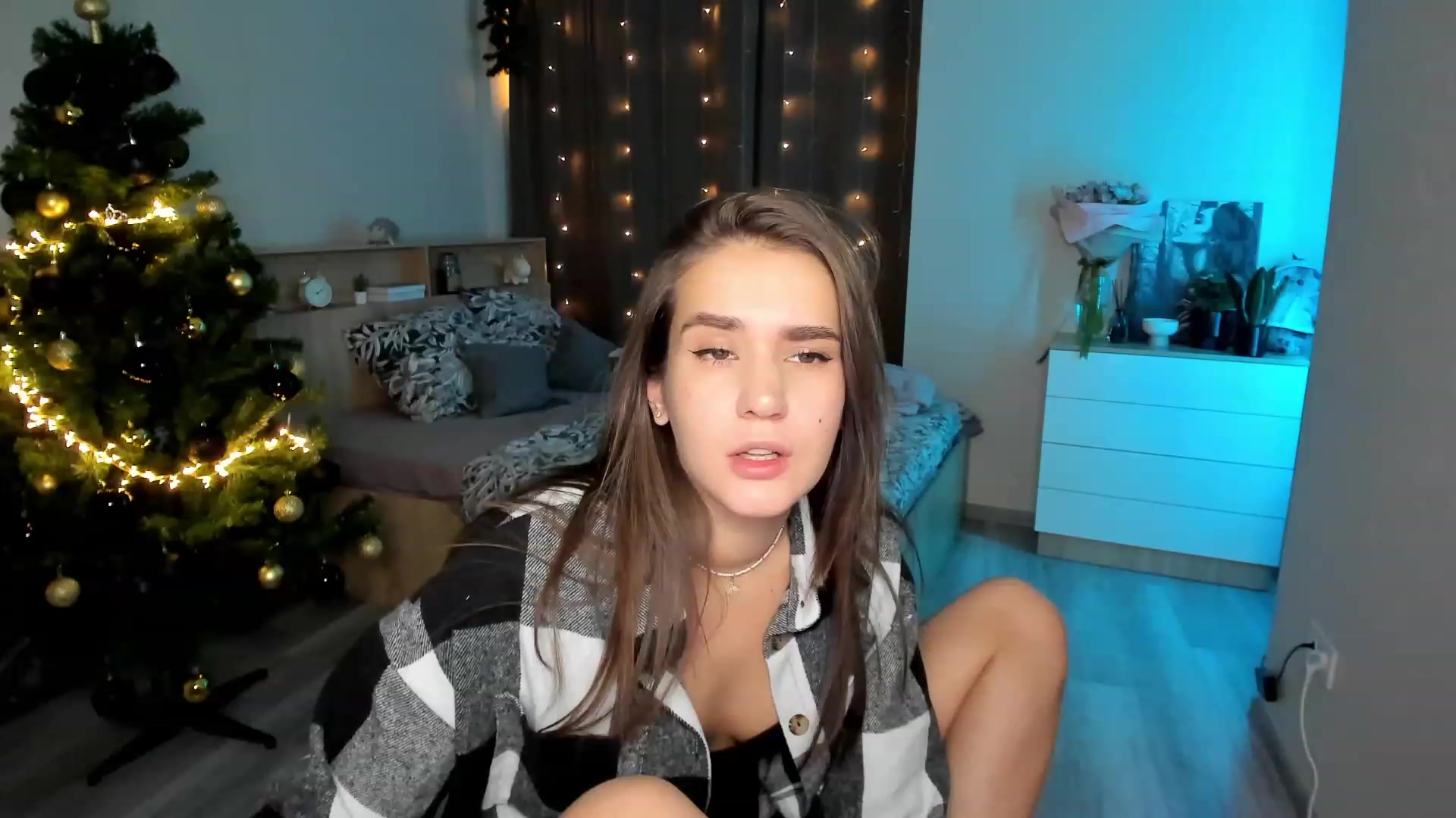 Gallery image thumbnail from Ellies_Smile's myfreecams stream on, 12/16/2023, 15:50 image 3 of 20