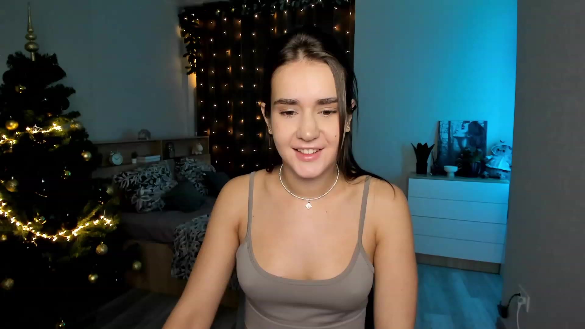 Gallery image thumbnail from Ellies_Smile's myfreecams stream on, 12/22/2023, 13:09 image 11 of 20