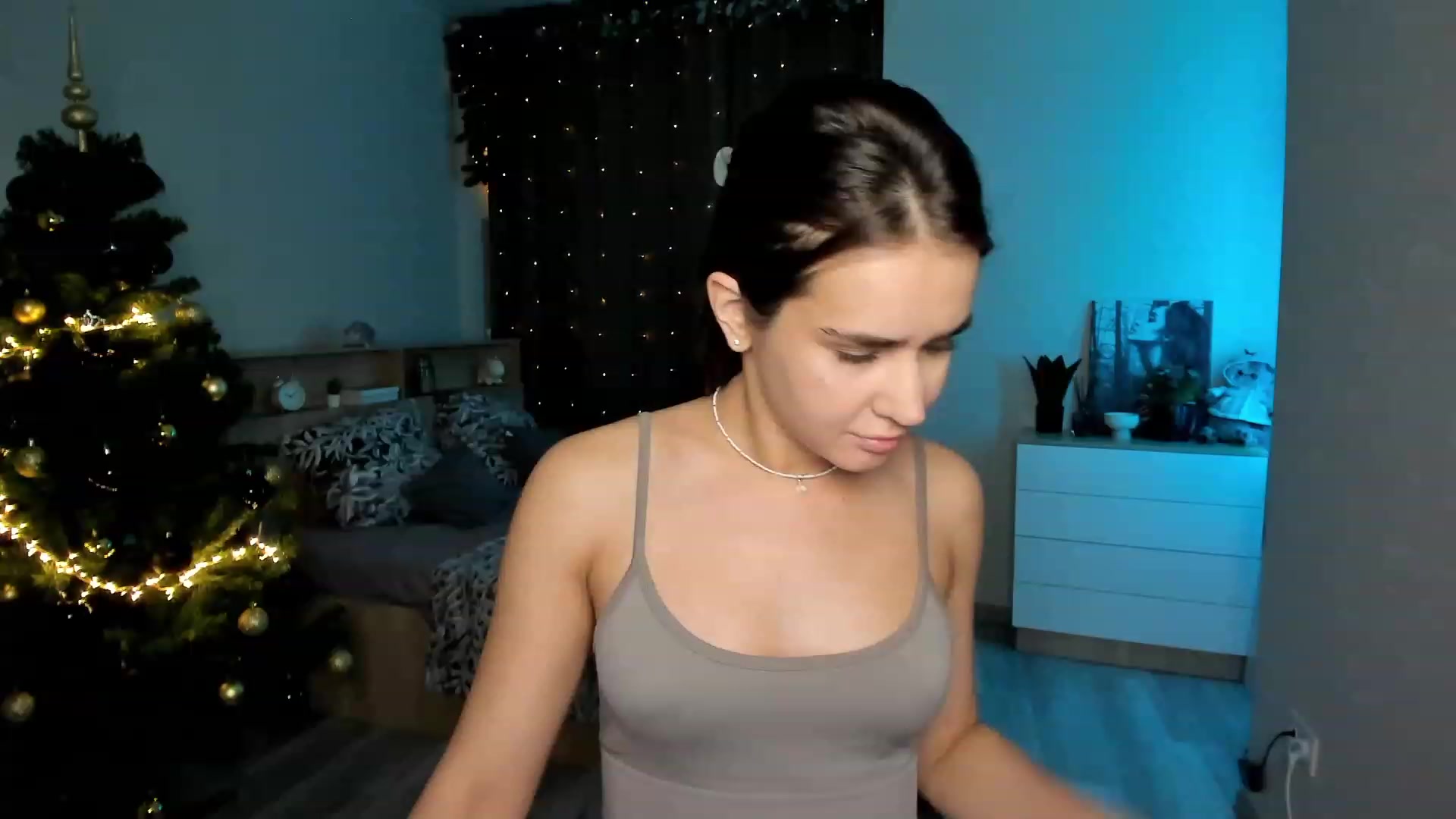 Gallery image thumbnail from Ellies_Smile's myfreecams stream on, 12/22/2023, 13:09 image 15 of 20