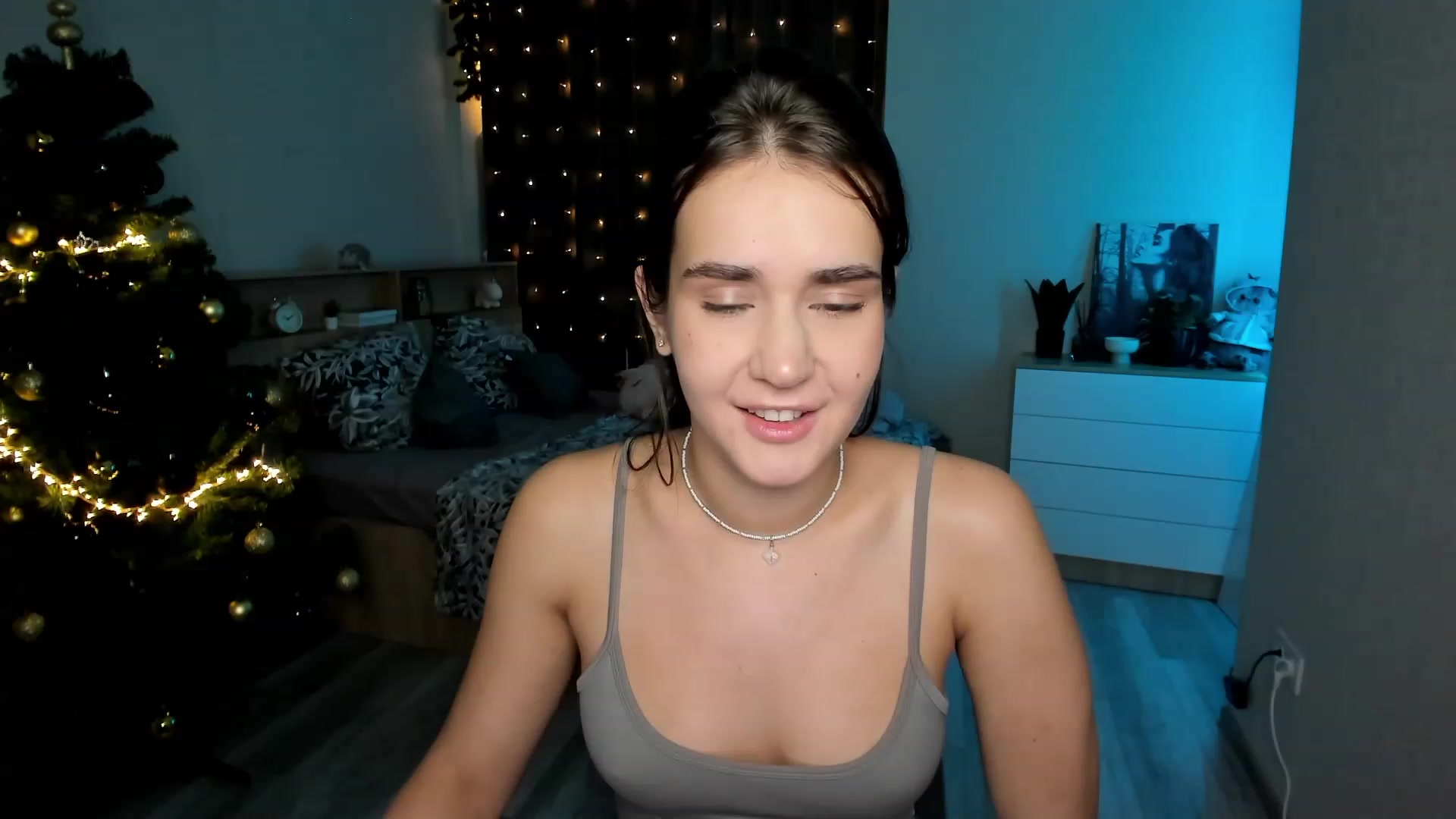 Gallery image thumbnail from Ellies_Smile's myfreecams stream on, 12/22/2023, 13:09 image 5 of 20