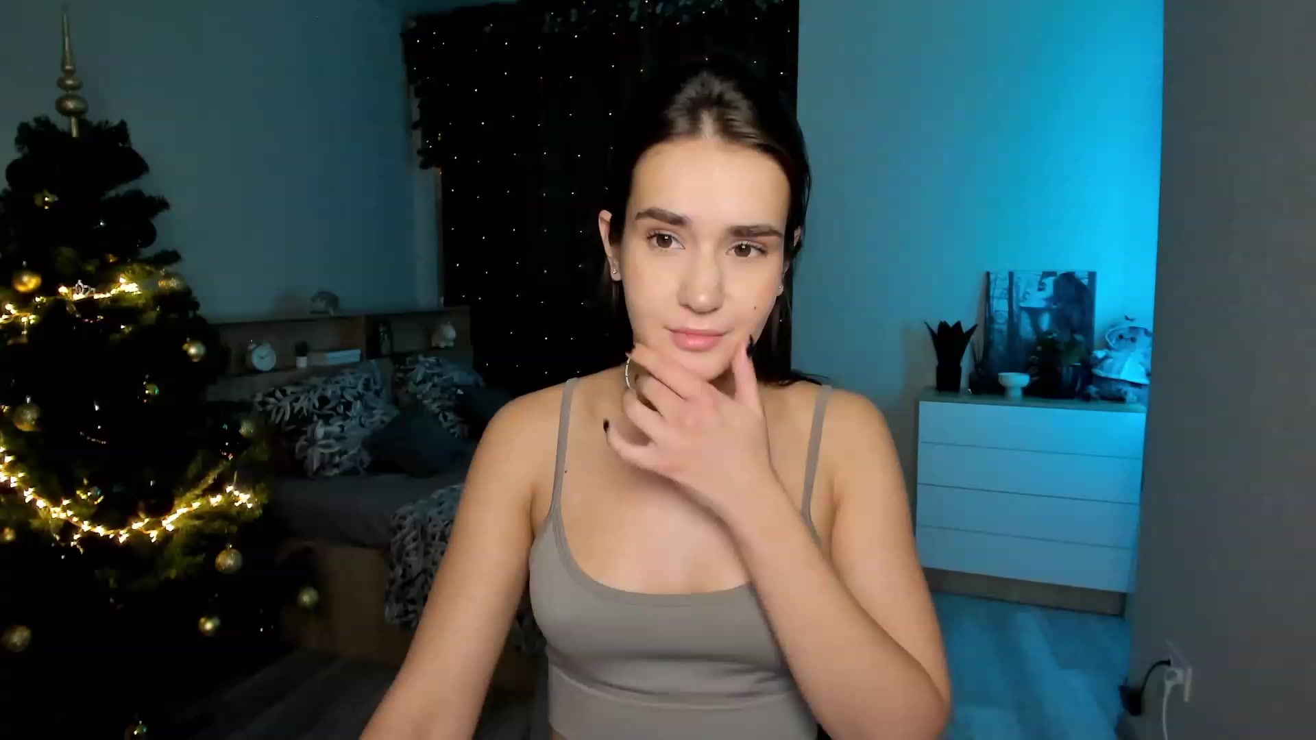 Gallery image thumbnail from Ellies_Smile's myfreecams stream on, 12/22/2023, 13:09 image 9 of 20
