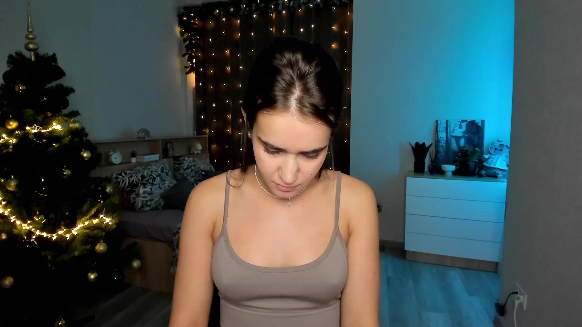 Gallery image thumbnail from Ellies_Smile's myfreecams stream on, 12/22/2023, 13:09 image 17 of 20