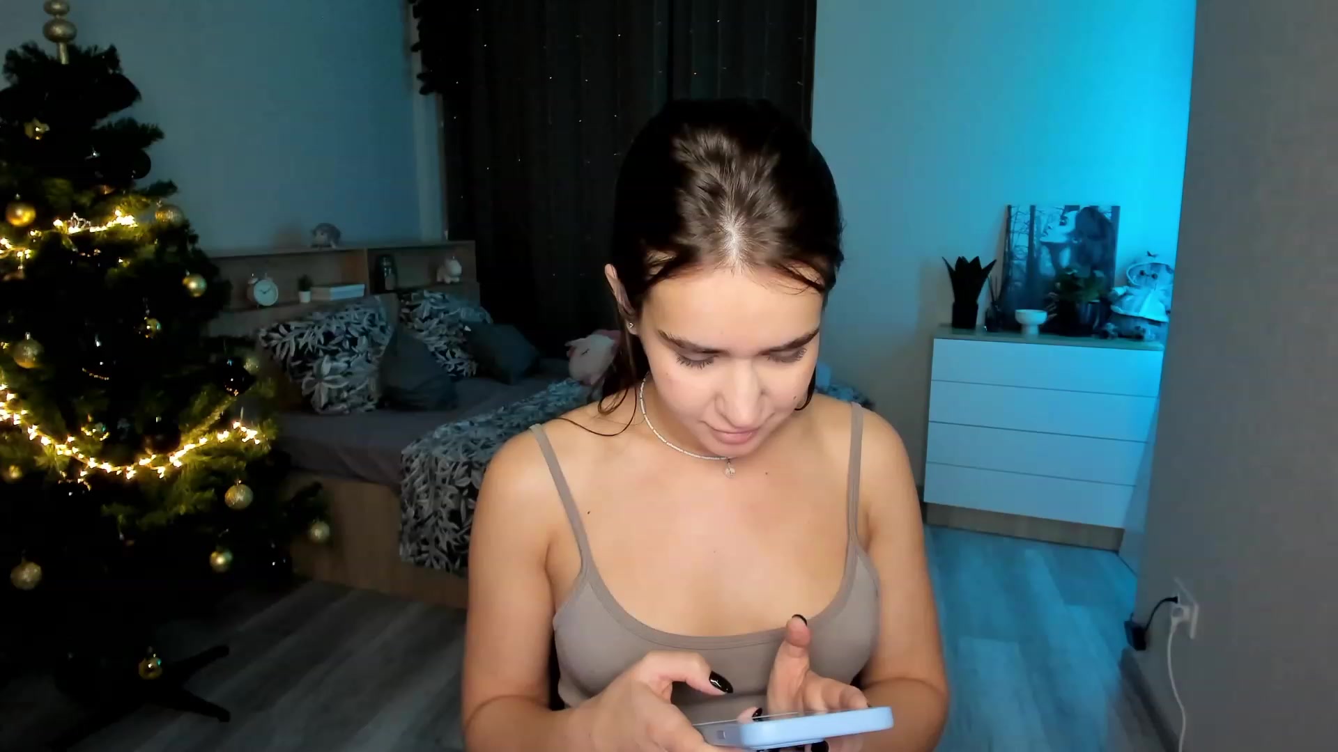 Gallery image thumbnail from Ellies_Smile's myfreecams stream on, 12/22/2023, 13:09 image 3 of 20