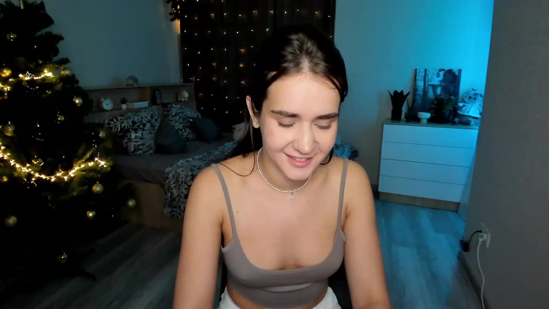 Gallery image thumbnail from Ellies_Smile's myfreecams stream on, 12/22/2023, 13:09 image 2 of 20