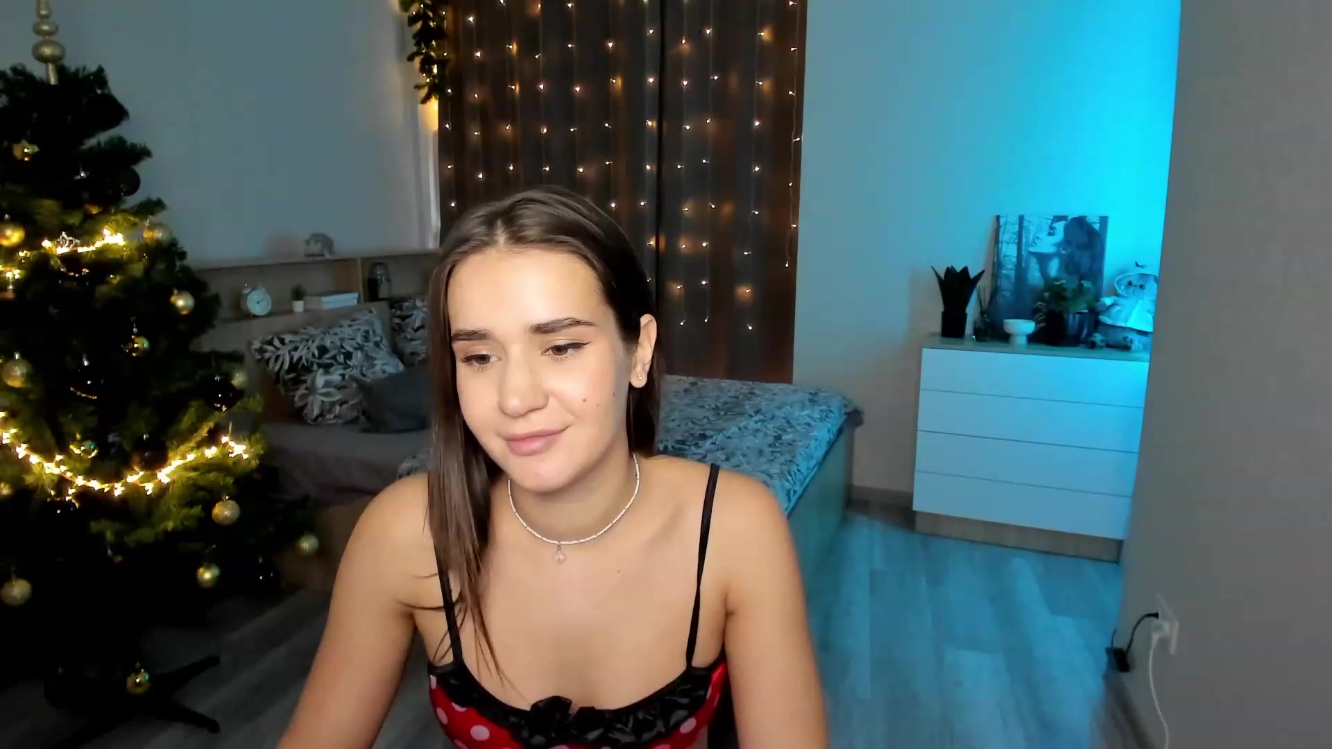 Gallery image thumbnail from Ellies_Smile's myfreecams stream on, 12/25/2023, 12:18 image 5 of 20