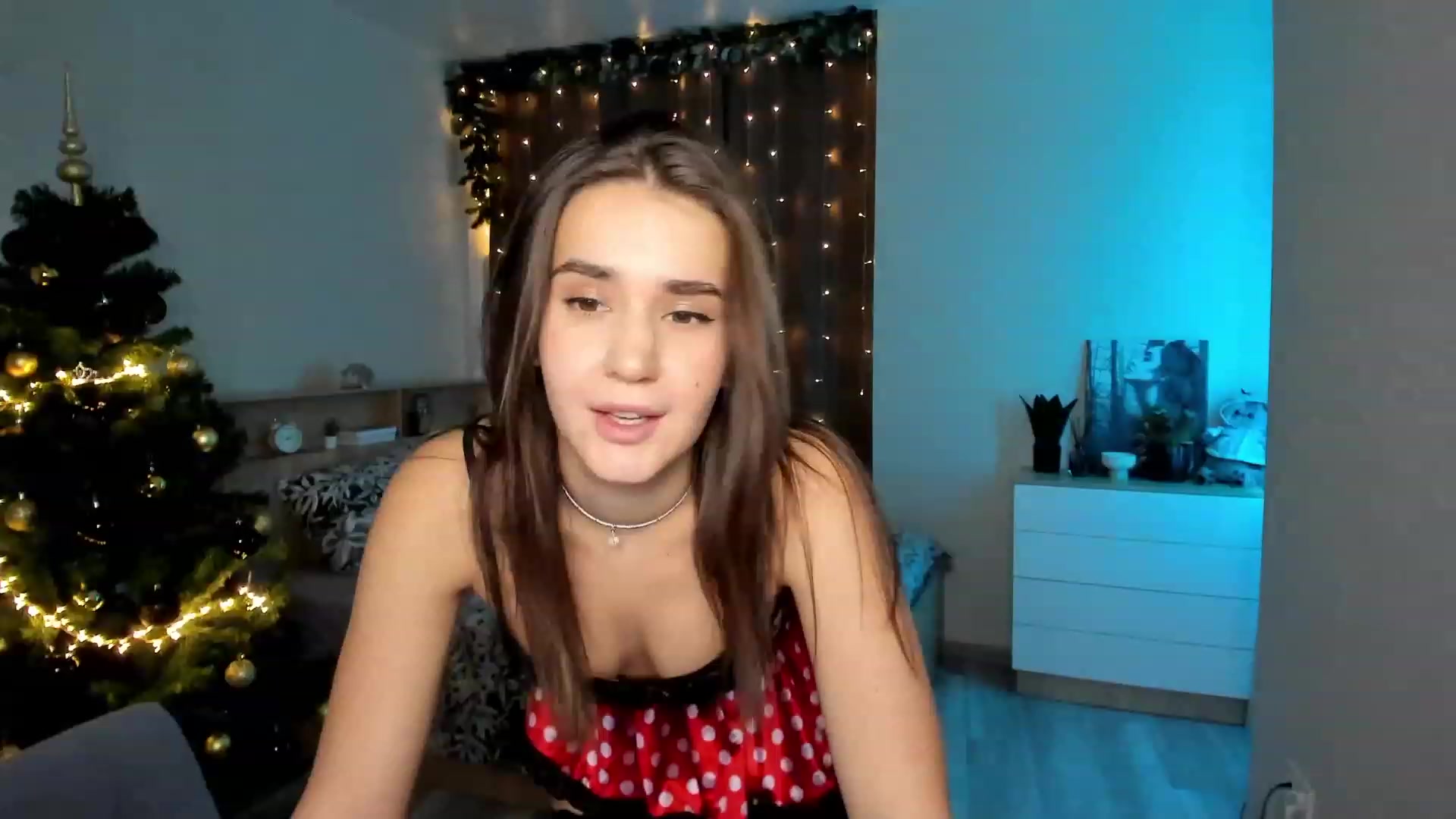 Gallery image thumbnail from Ellies_Smile's myfreecams stream on, 12/25/2023, 12:18 image 12 of 20
