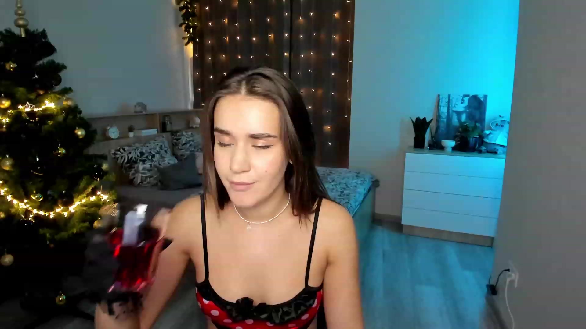 Gallery image thumbnail from Ellies_Smile's myfreecams stream on, 12/25/2023, 12:18 image 2 of 20
