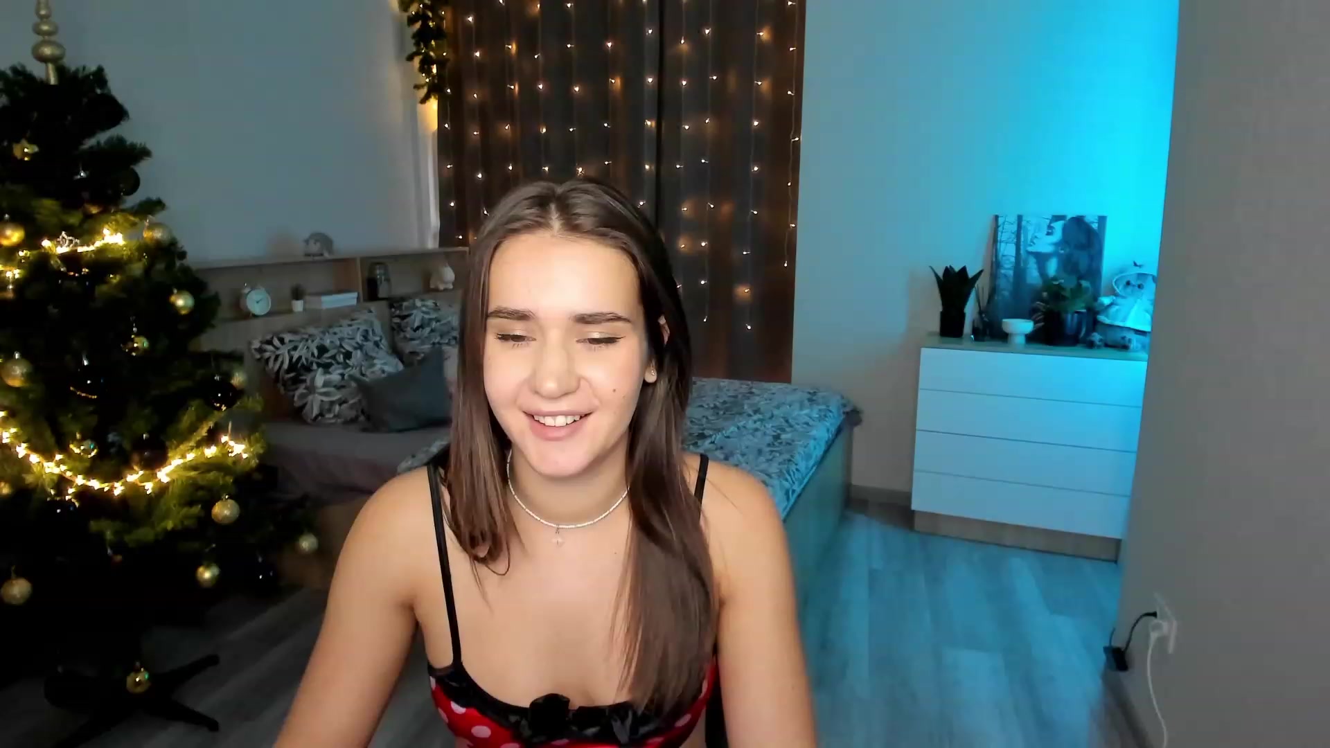 Gallery image thumbnail from Ellies_Smile's myfreecams stream on, 12/25/2023, 12:18 image 4 of 20