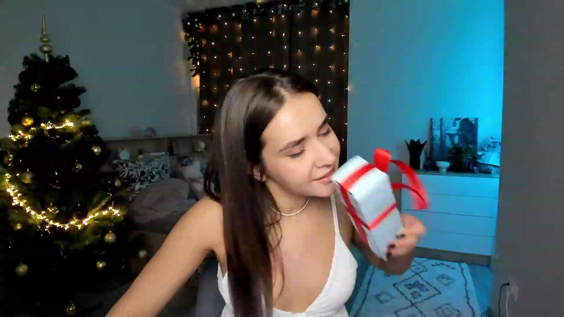 Gallery image thumbnail from Ellies_Smile's myfreecams stream on, 12/28/2023, 15:55 image 3 of 20