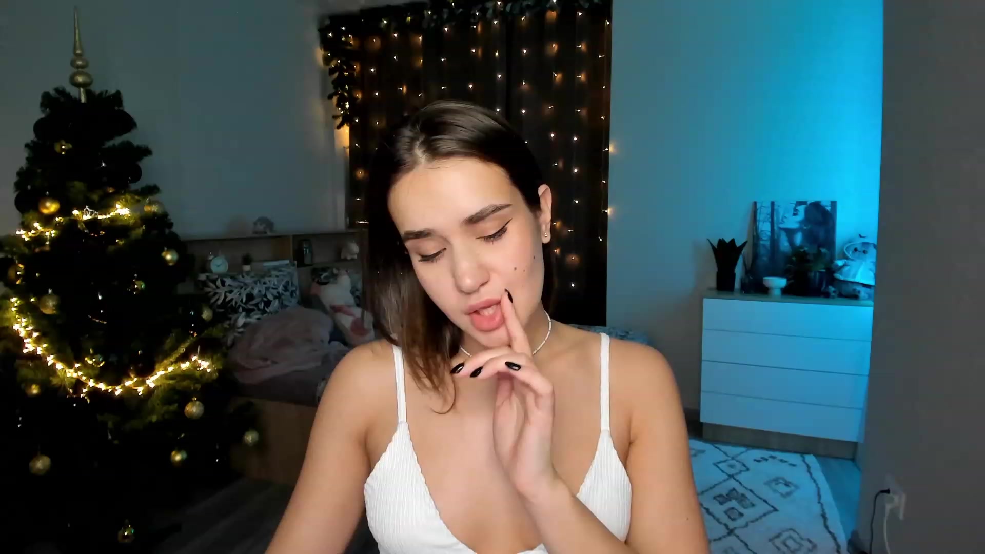Gallery image thumbnail from Ellies_Smile's myfreecams stream on, 12/28/2023, 18:03 image 10 of 20