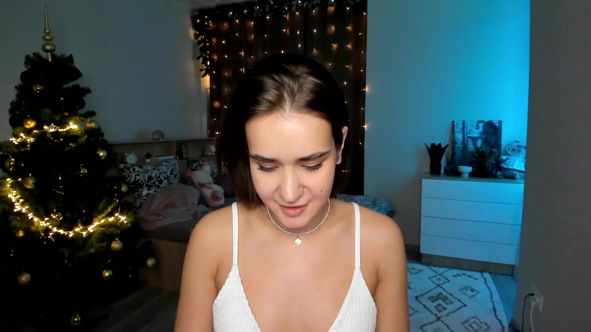 Gallery image thumbnail from Ellies_Smile's myfreecams stream on, 12/28/2023, 18:03 image 6 of 20