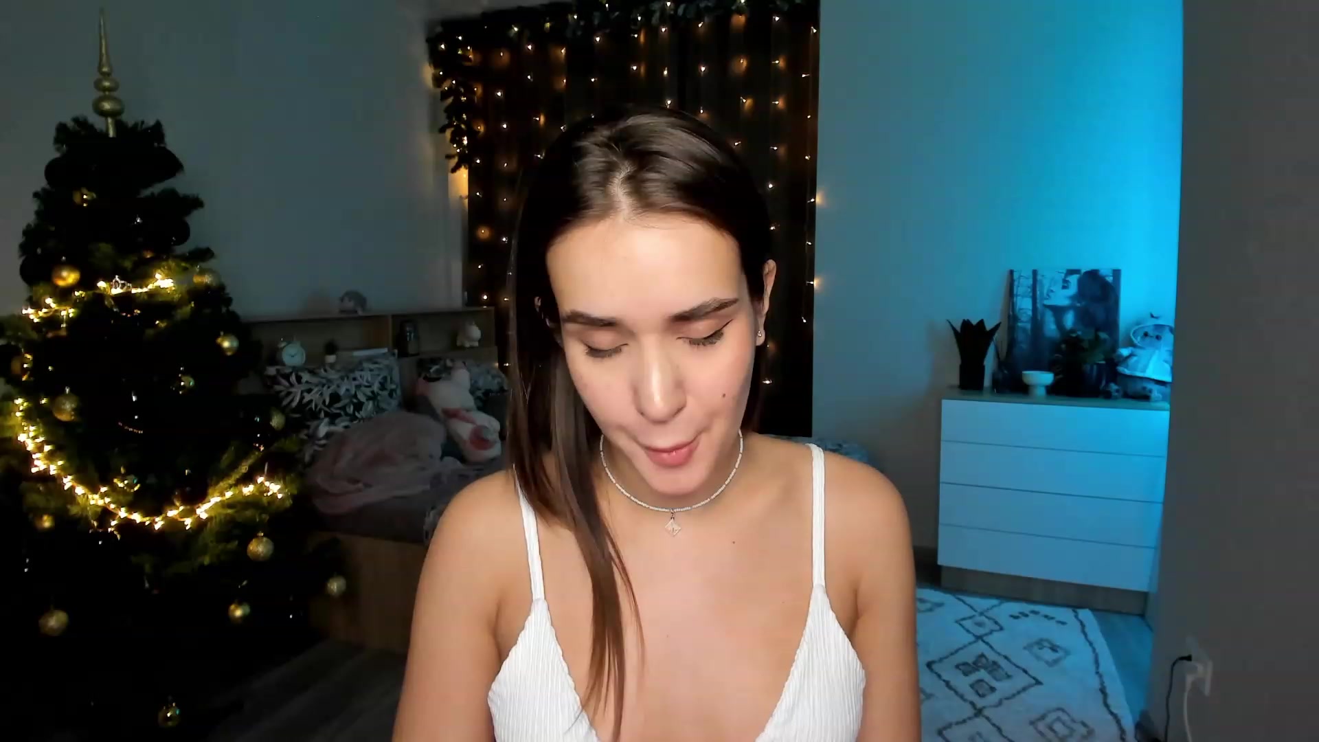 Gallery image thumbnail from Ellies_Smile's myfreecams stream on, 12/28/2023, 18:03 image 11 of 20