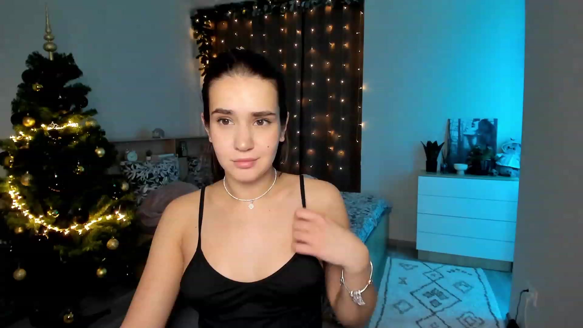 Gallery image thumbnail from Ellies_Smile's myfreecams stream on, 12/29/2023, 11:50 image 16 of 20