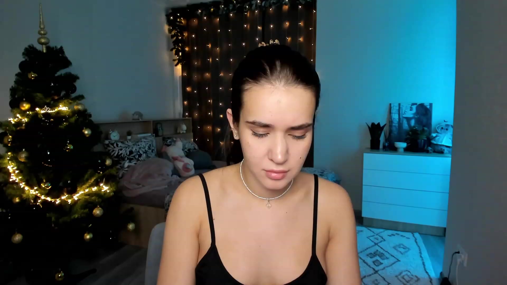 Gallery image thumbnail from Ellies_Smile's myfreecams stream on, 12/29/2023, 11:50 image 10 of 20