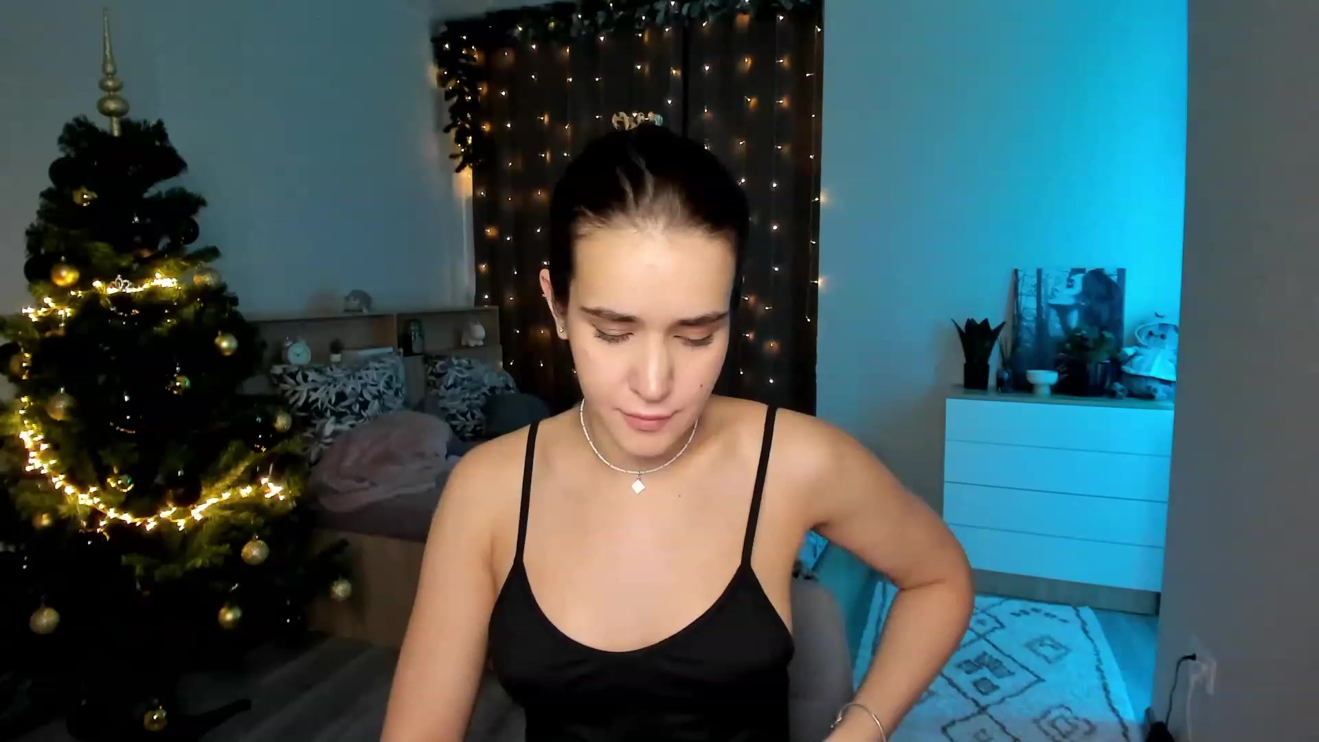 Gallery image thumbnail from Ellies_Smile's myfreecams stream on, 12/29/2023, 11:50 image 13 of 20