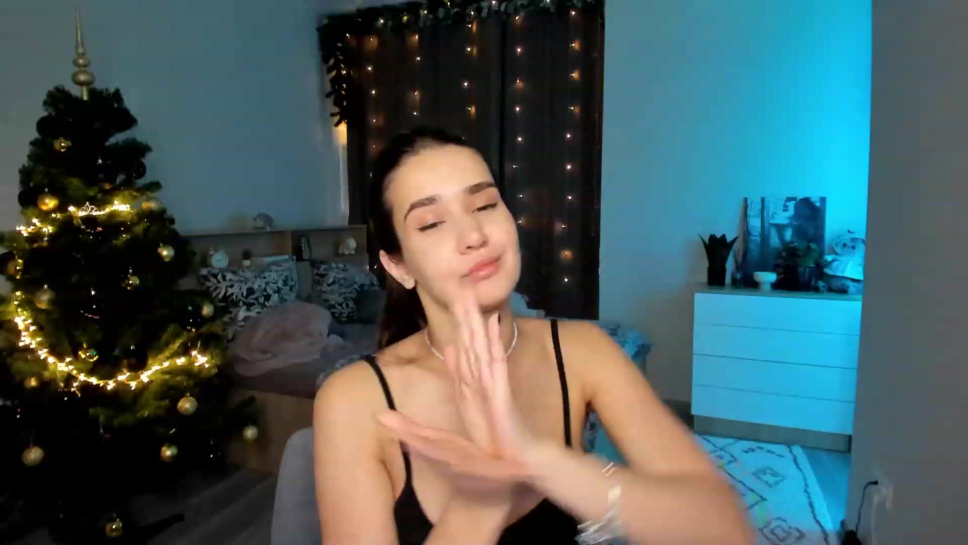 Gallery image thumbnail from Ellies_Smile's myfreecams stream on, 12/29/2023, 11:50 image 17 of 20