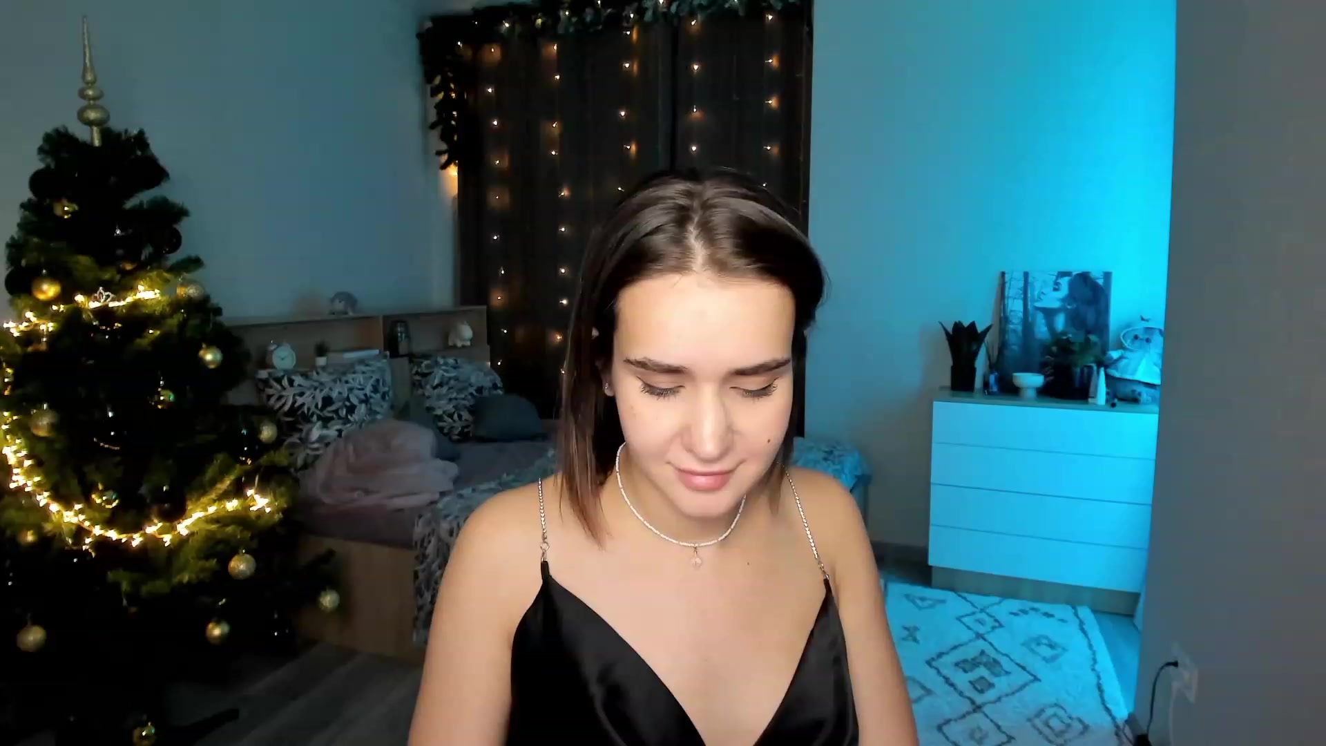 Gallery image thumbnail from Ellies_Smile's myfreecams stream on, 12/30/2023, 16:05 image 12 of 20