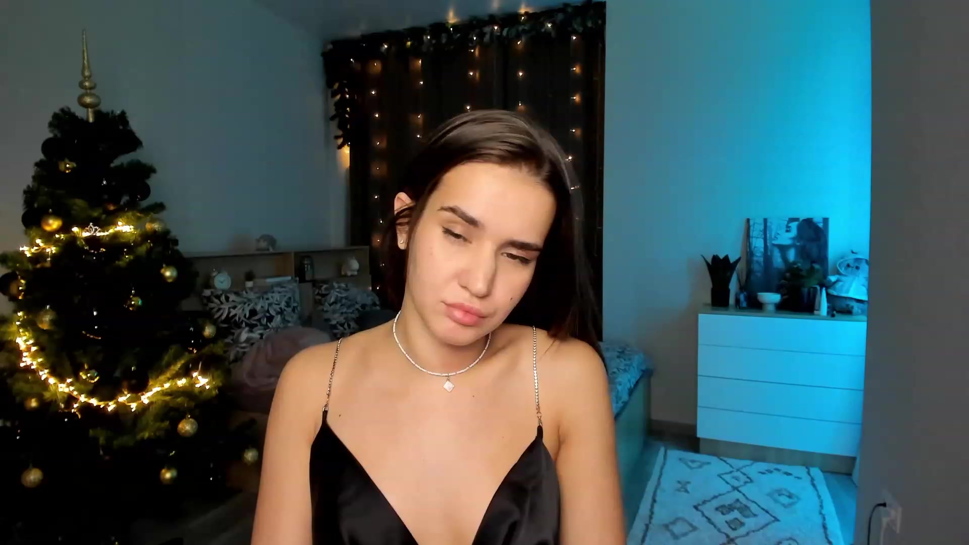 Gallery image thumbnail from Ellies_Smile's myfreecams stream on, 12/30/2023, 16:05 image 18 of 20