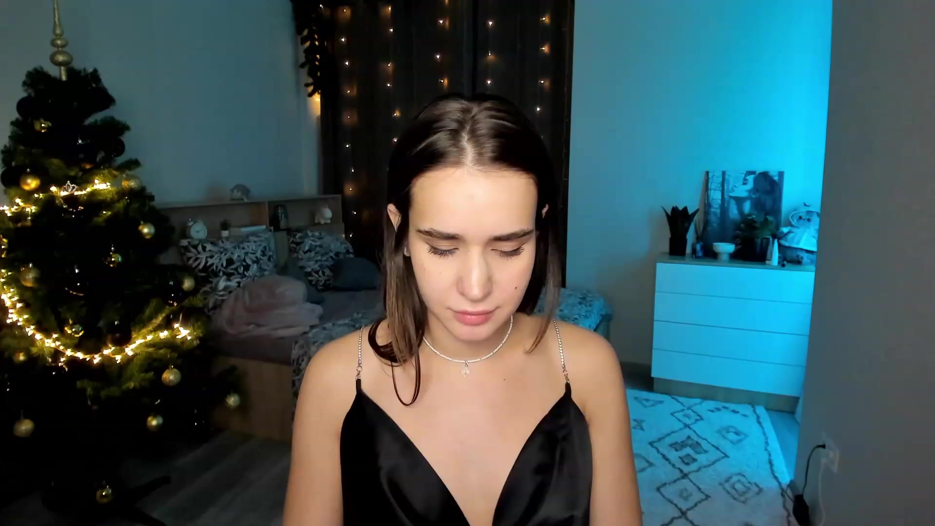 Gallery image thumbnail from Ellies_Smile's myfreecams stream on, 12/30/2023, 16:05 image 7 of 20