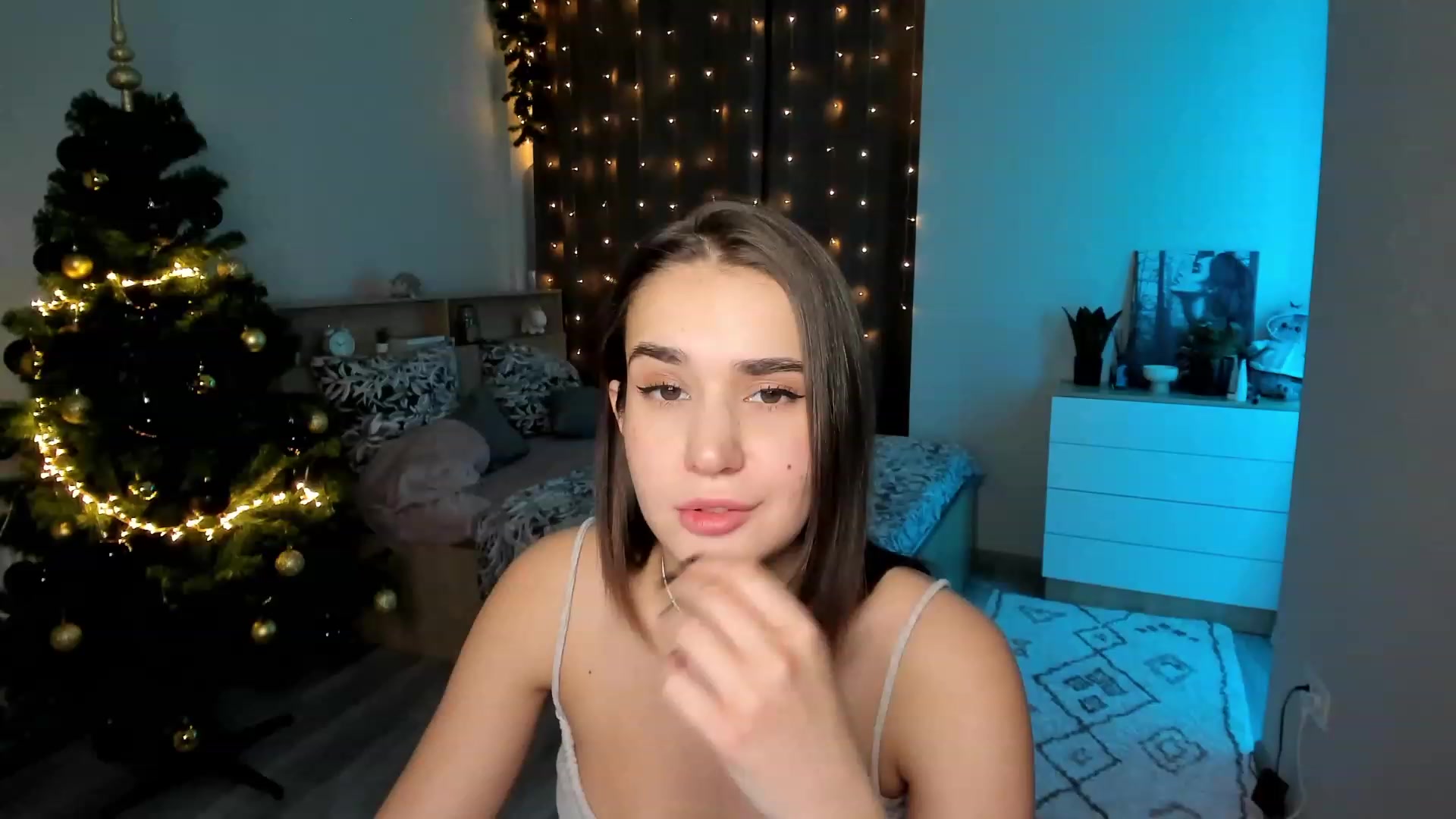 Gallery image thumbnail from Ellies_Smile's myfreecams stream on, 01/04/2024, 15:57 image 7 of 20