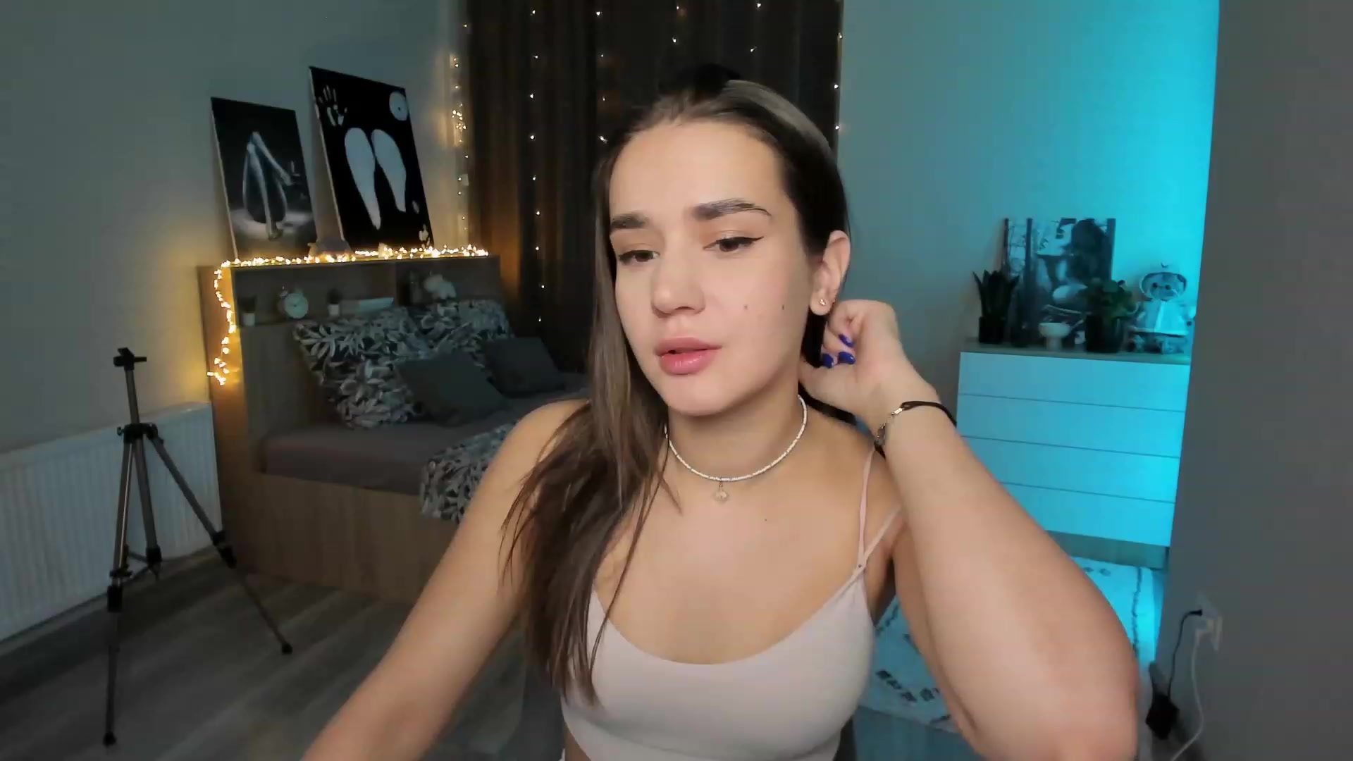 Gallery image thumbnail from Ellies_Smile's myfreecams stream on, 01/17/2024, 16:20 image 16 of 20