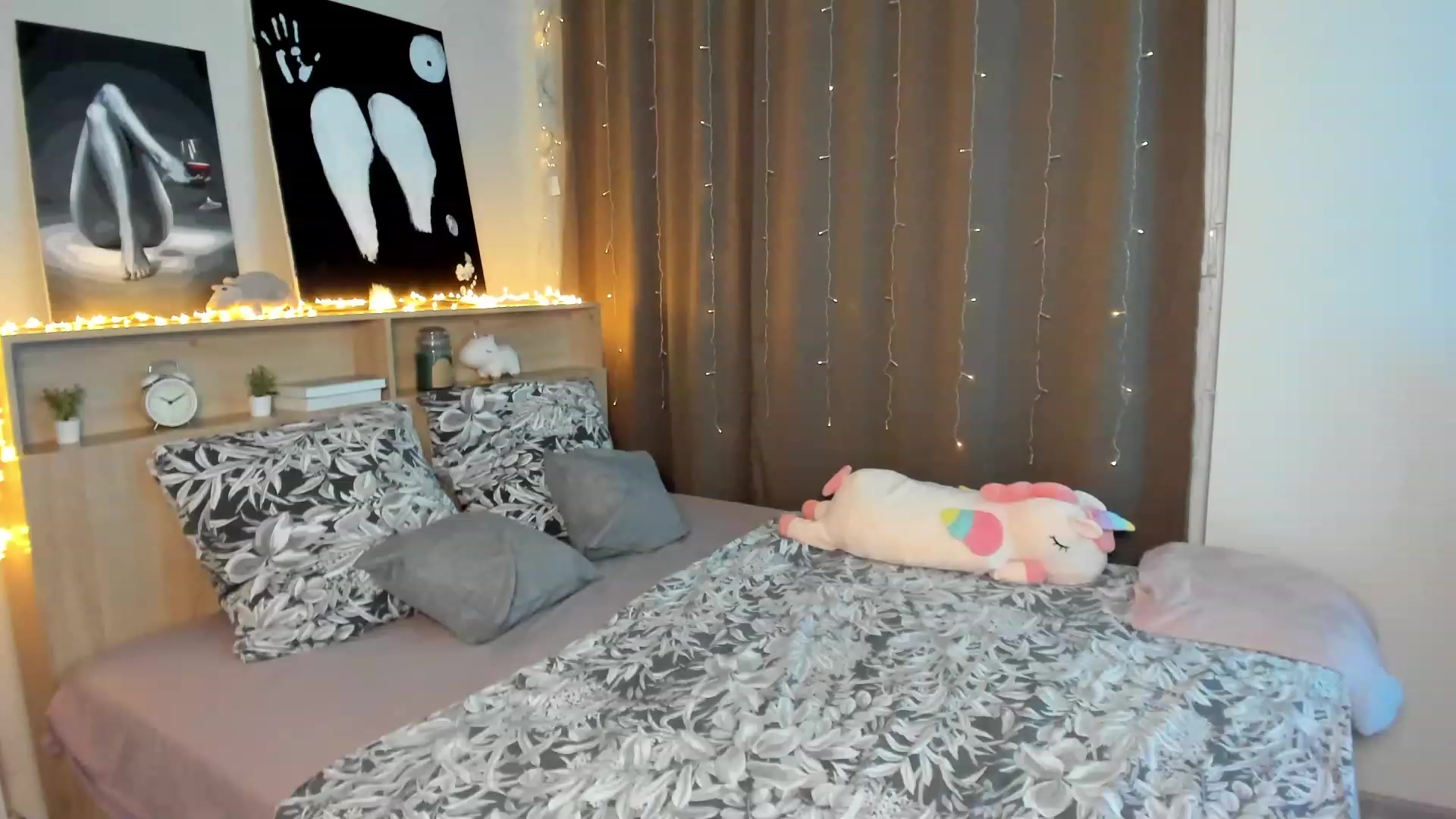 Gallery image thumbnail from Ellies_Smile's myfreecams stream on, 01/18/2024, 14:58 image 18 of 20