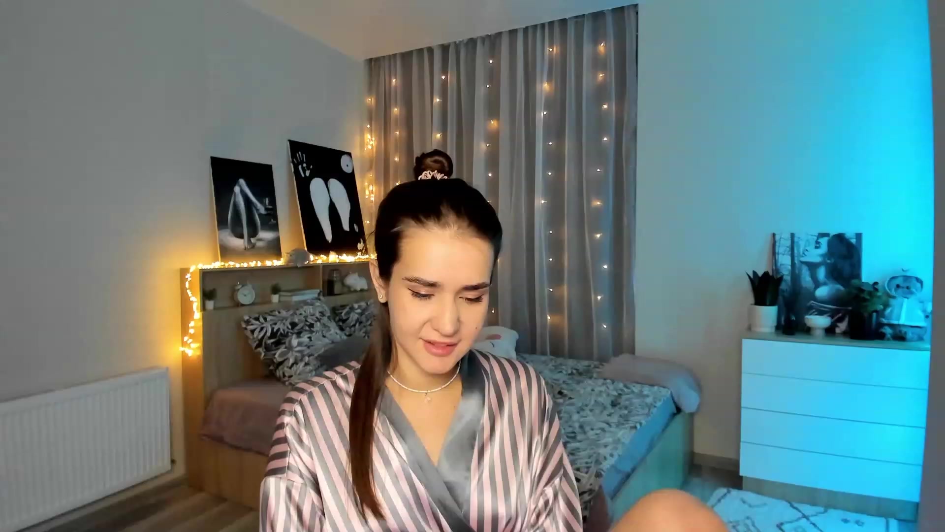 Gallery image thumbnail from Ellies_Smile's myfreecams stream on, 01/20/2024, 13:15 image 13 of 20