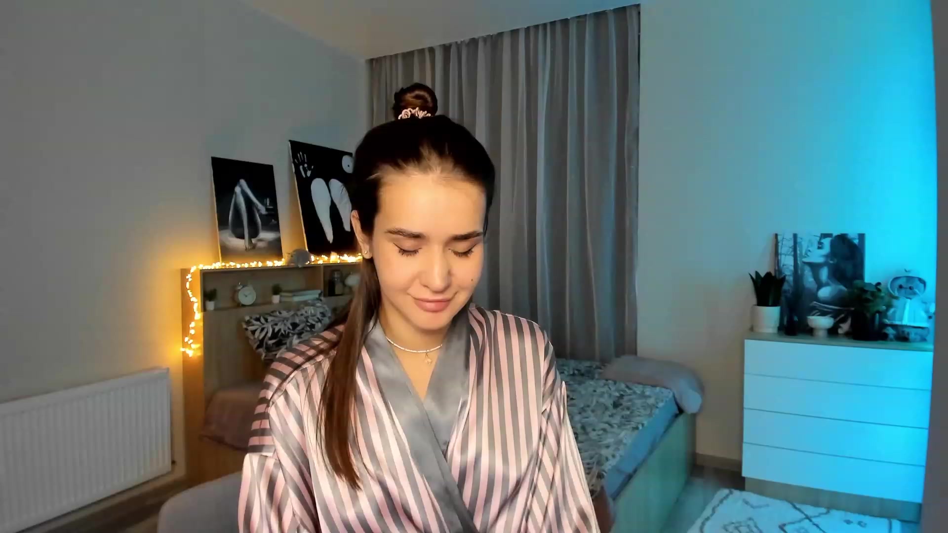 Gallery image thumbnail from Ellies_Smile's myfreecams stream on, 01/20/2024, 13:15 image 10 of 20