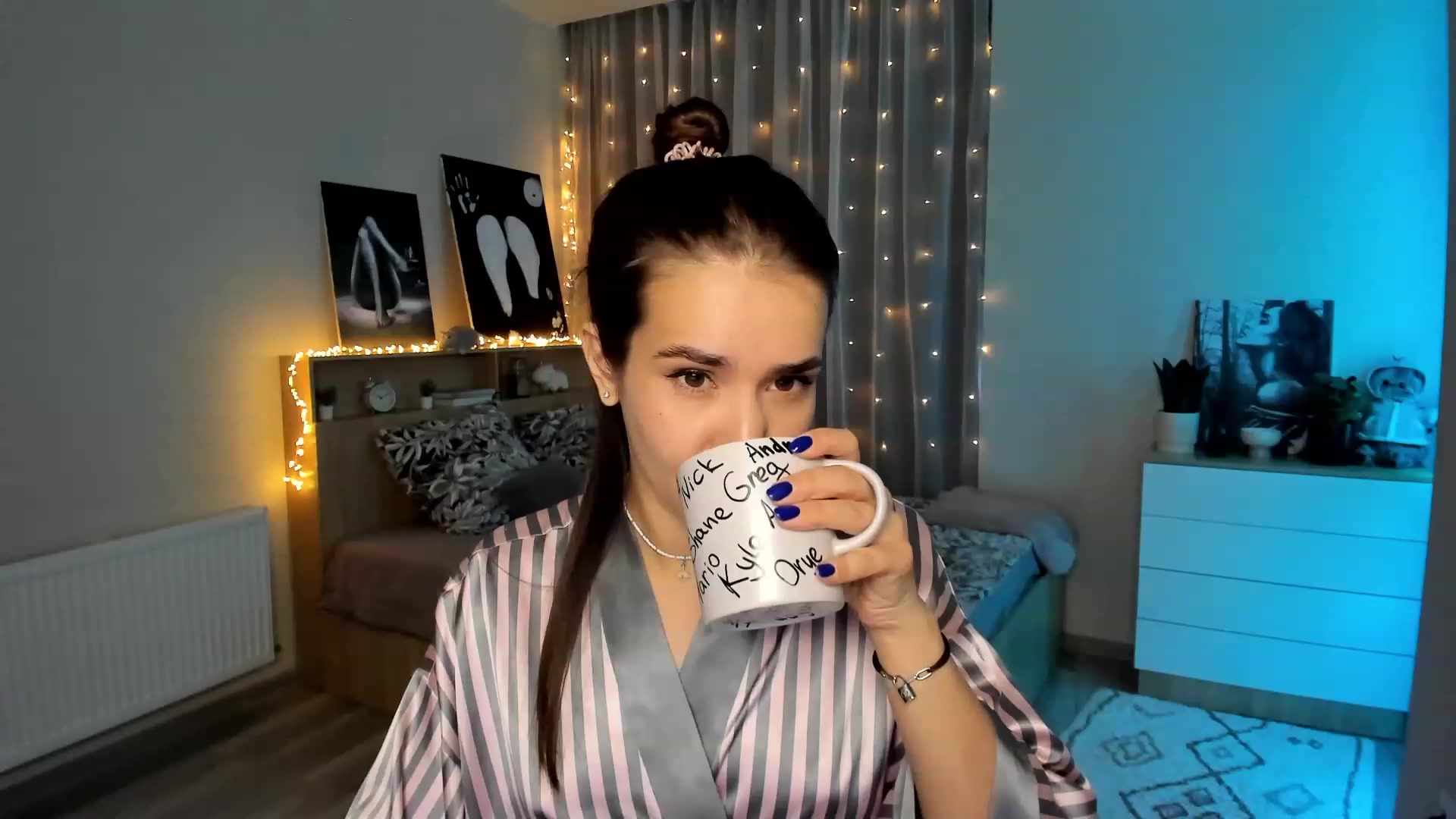 Gallery image thumbnail from Ellies_Smile's myfreecams stream on, 01/20/2024, 13:15 image 5 of 20