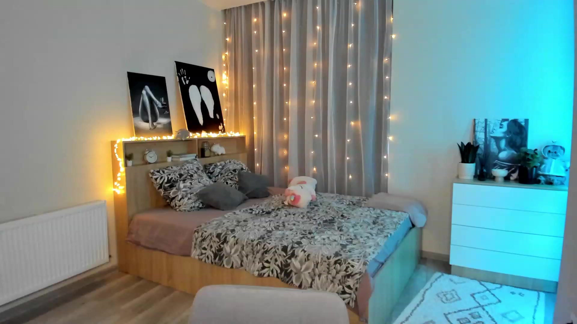 Gallery image thumbnail from Ellies_Smile's myfreecams stream on, 01/20/2024, 13:15 image 3 of 20