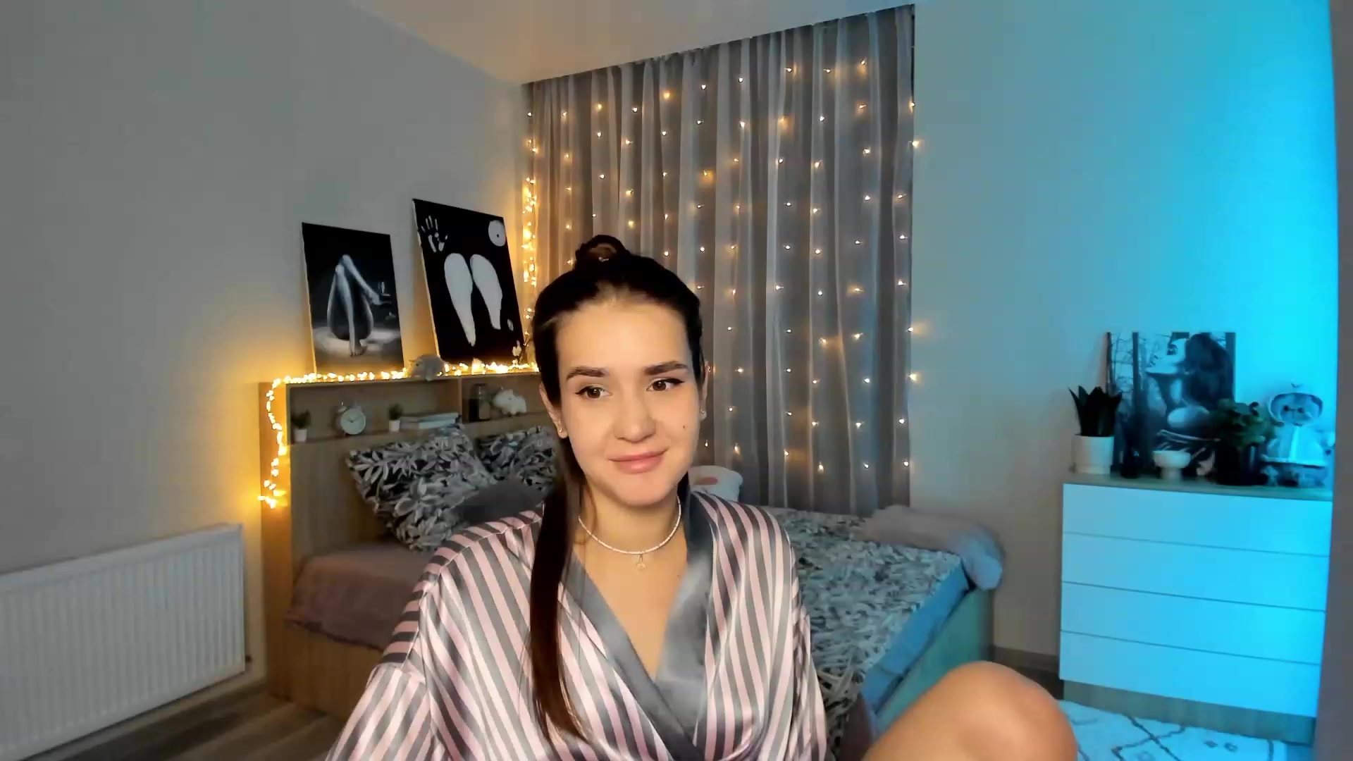 Gallery image thumbnail from Ellies_Smile's myfreecams stream on, 01/20/2024, 13:15 image 14 of 20