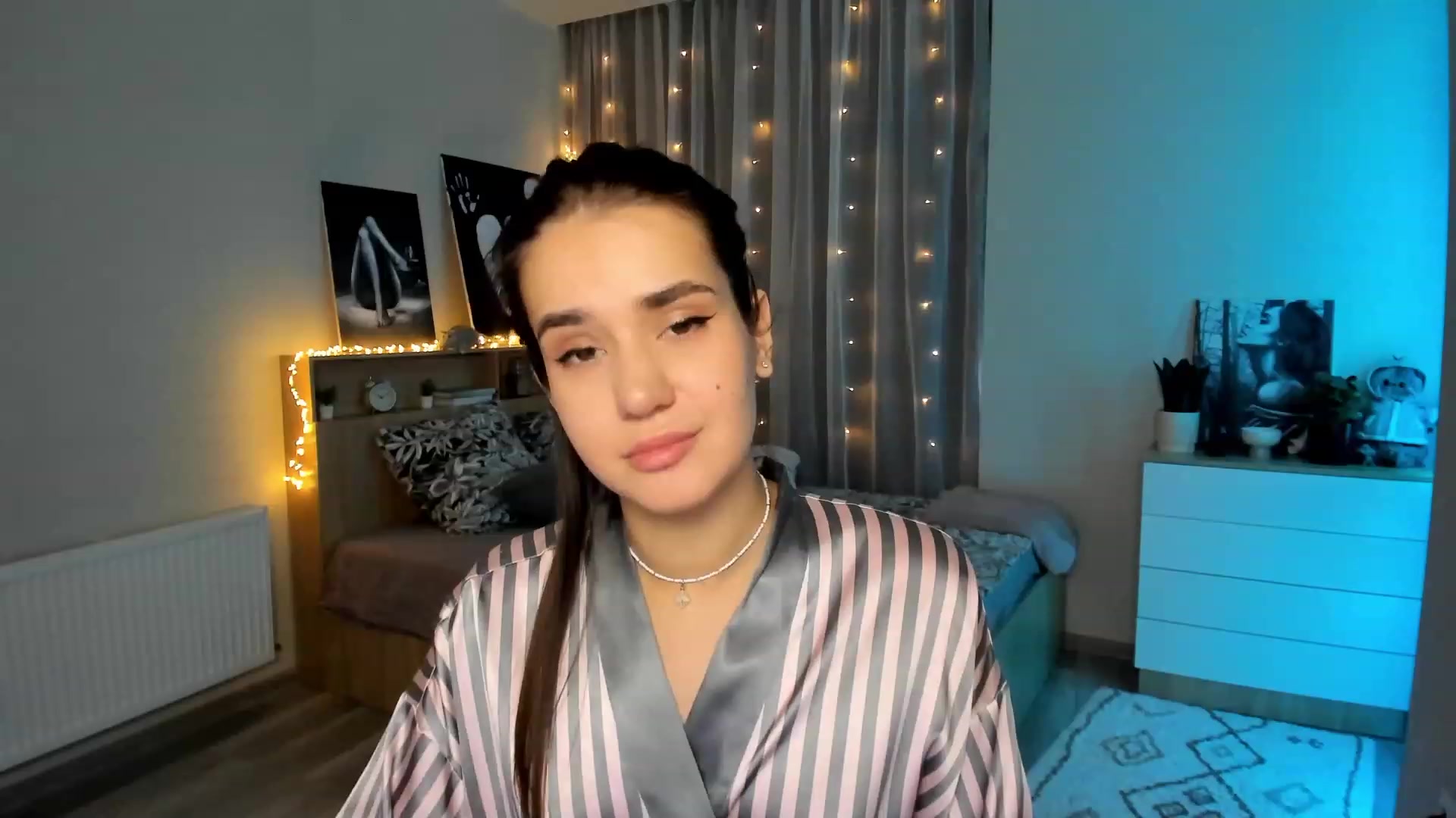 Gallery image thumbnail from Ellies_Smile's myfreecams stream on, 01/20/2024, 13:15 image 6 of 20