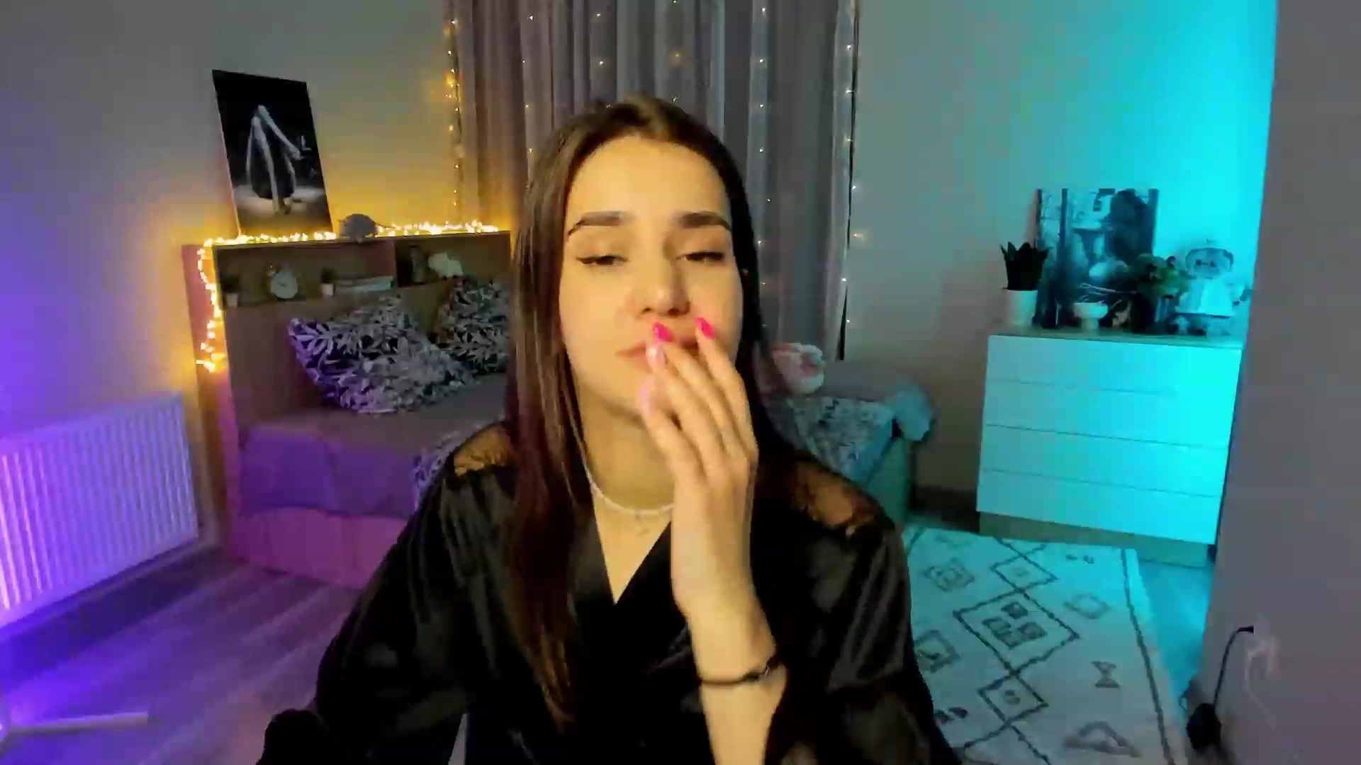 Gallery image thumbnail from Ellies_Smile's myfreecams stream on, 01/23/2024, 11:45 image 17 of 20