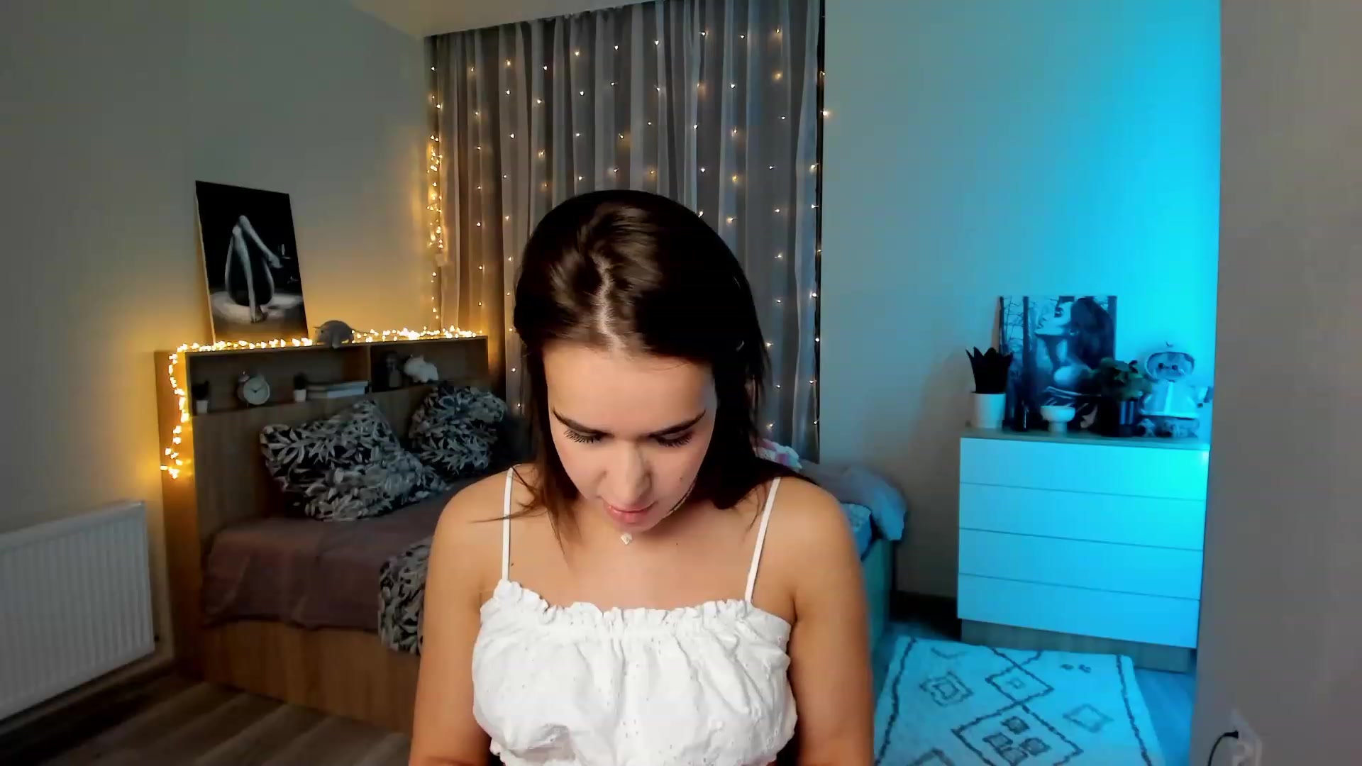 Gallery image thumbnail from Ellies_Smile's myfreecams stream on, 01/25/2024, 14:05 image 16 of 20