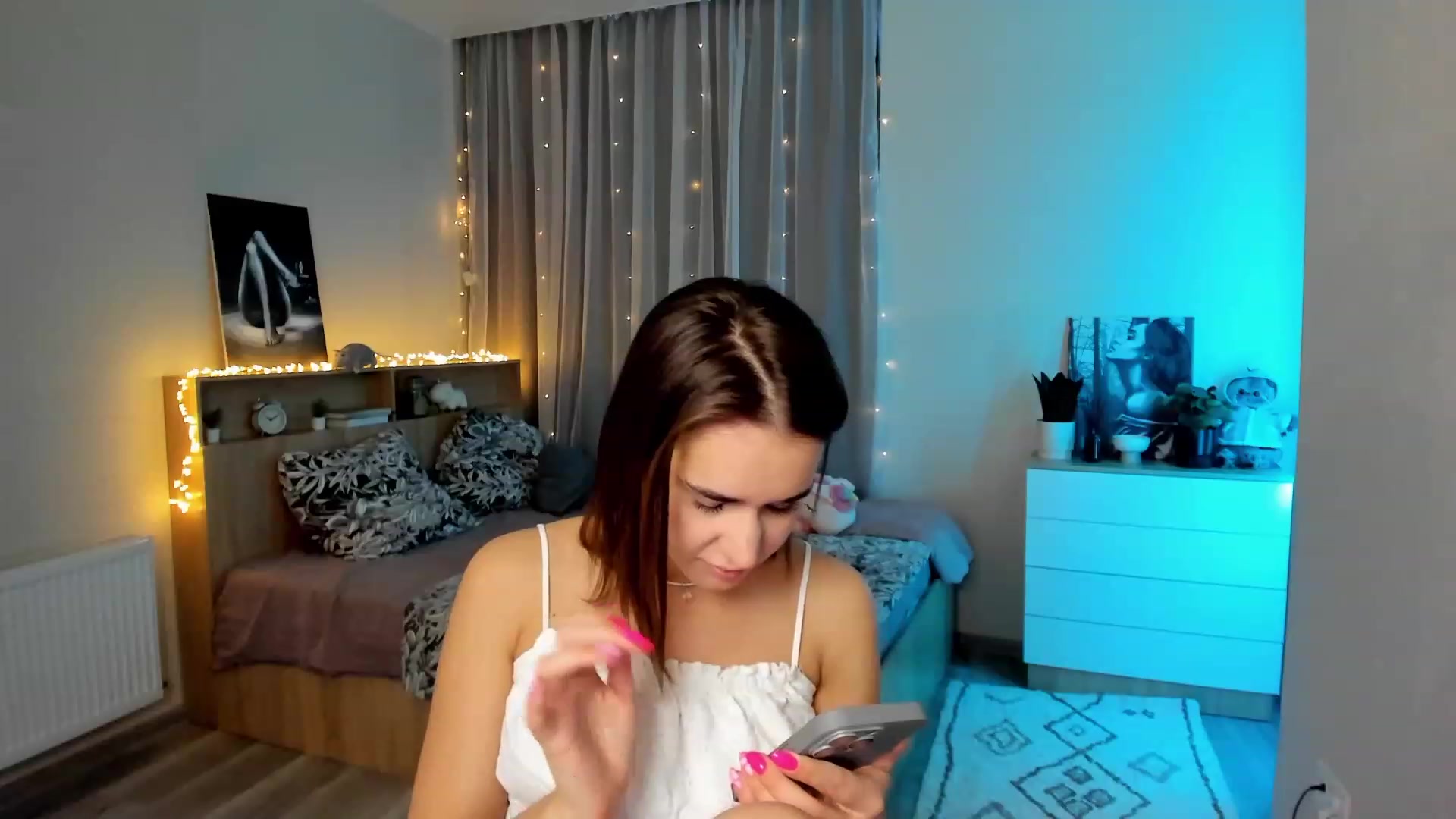 Gallery image thumbnail from Ellies_Smile's myfreecams stream on, 01/25/2024, 14:05 image 9 of 20