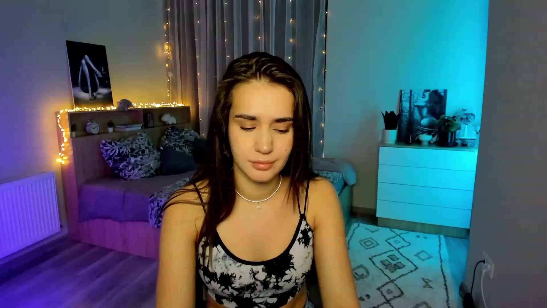 Gallery image thumbnail from Ellies_Smile's myfreecams stream on, 01/29/2024, 12:24 image 15 of 20