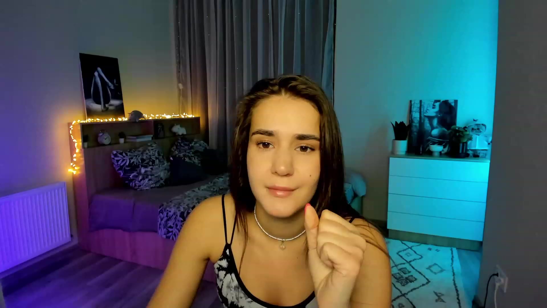 Gallery image thumbnail from Ellies_Smile's myfreecams stream on, 01/29/2024, 12:24 image 4 of 20