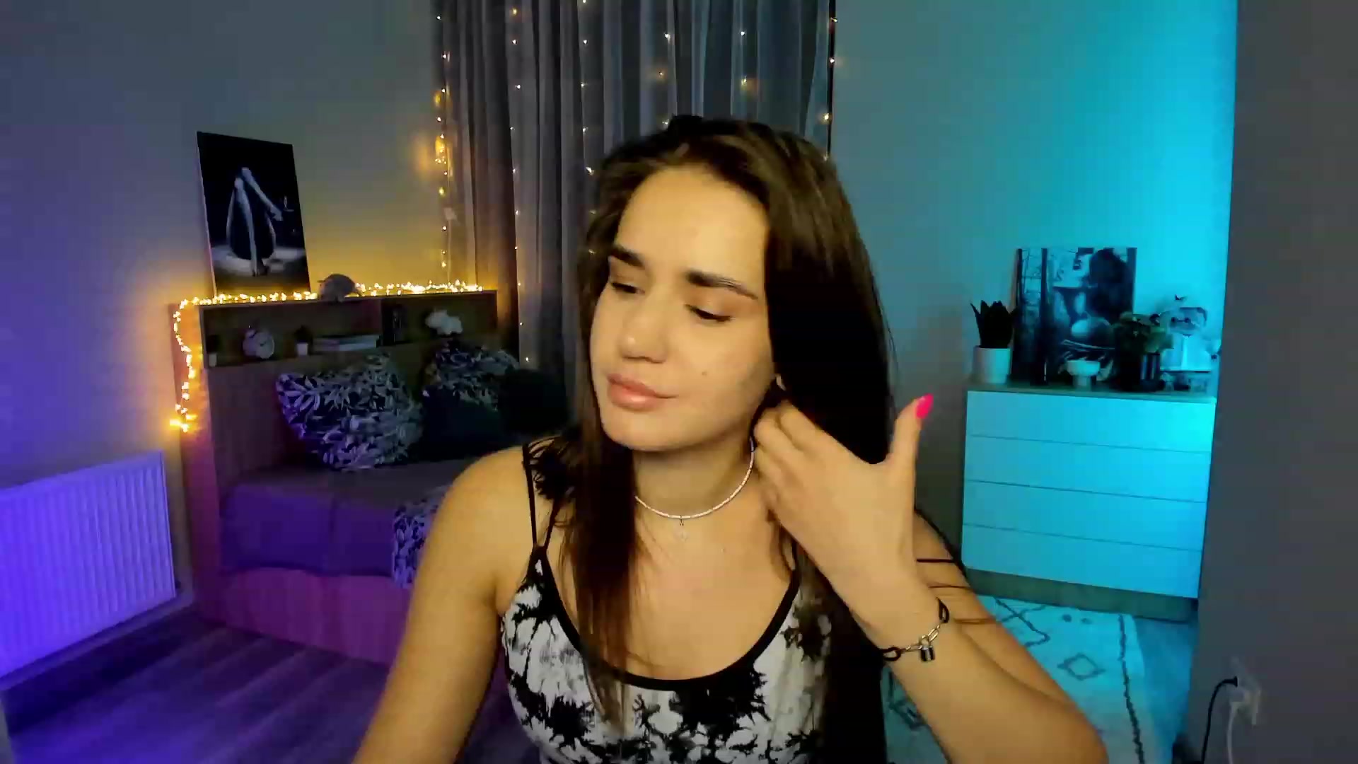 Gallery image thumbnail from Ellies_Smile's myfreecams stream on, 01/29/2024, 12:24 image 1 of 20
