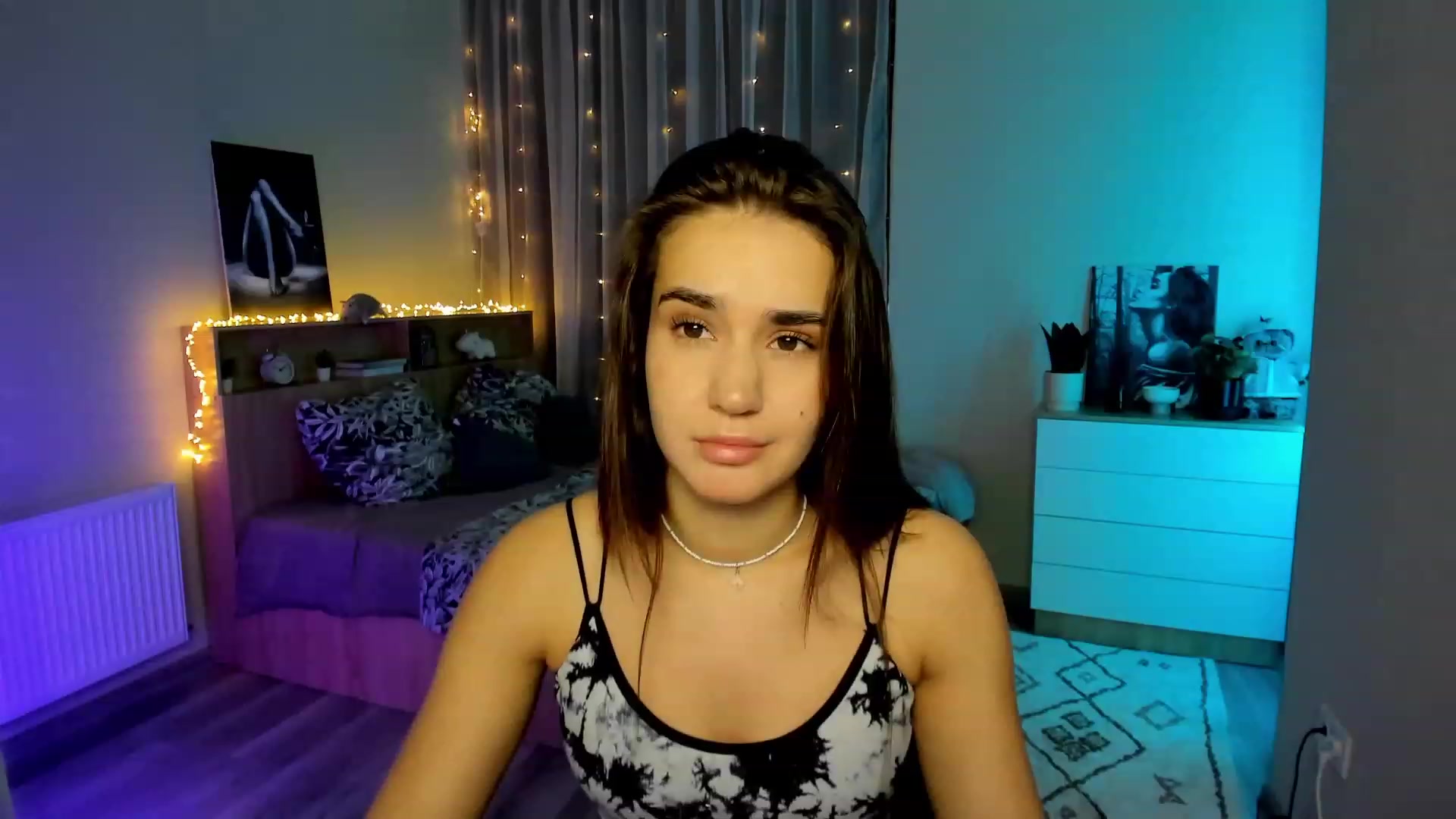 Gallery image thumbnail from Ellies_Smile's myfreecams stream on, 01/29/2024, 12:24 image 8 of 20